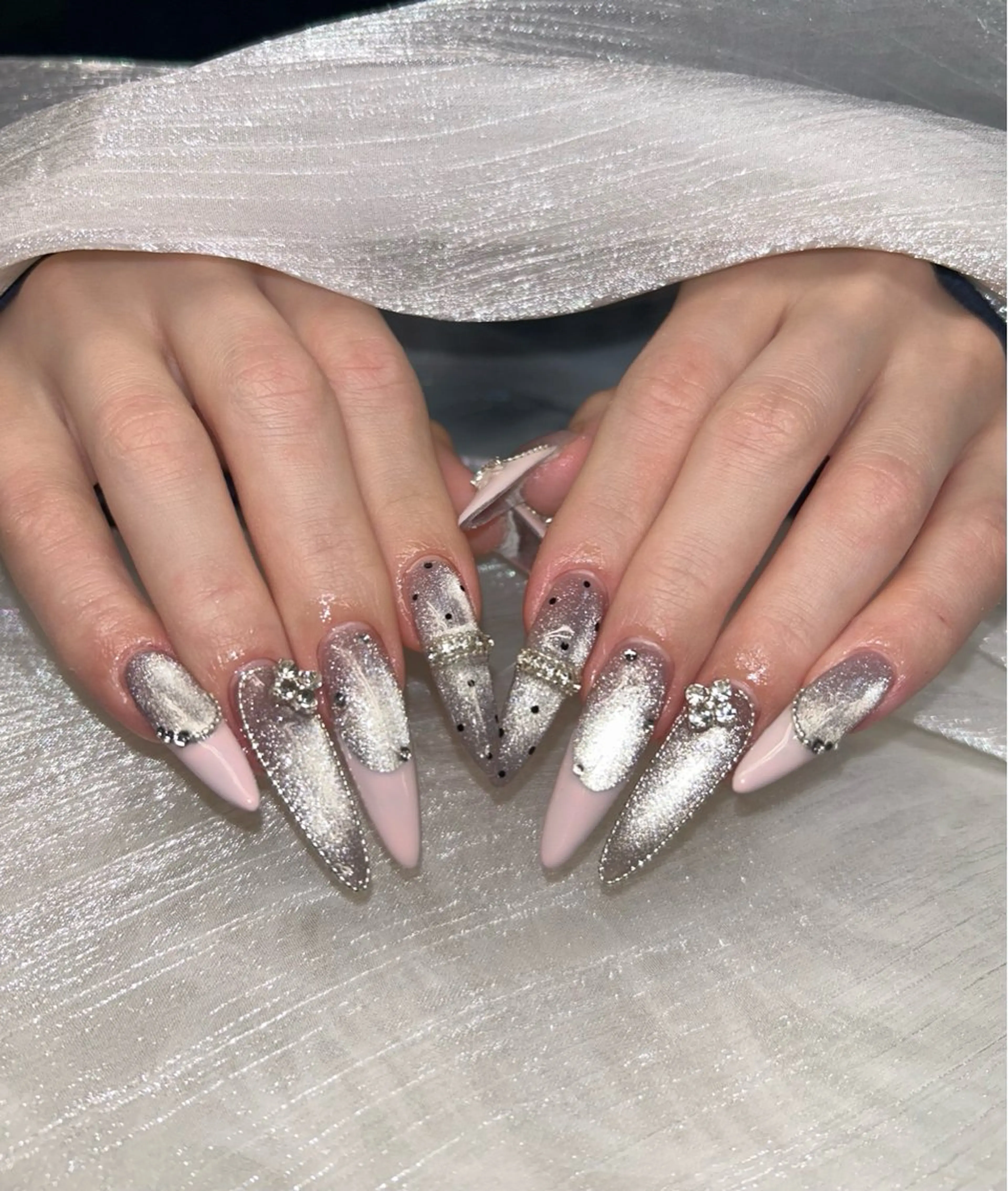 ネイル アートネイル オーロラネイル チークネイル 長さ出し フットネイル ハンドネイル Chan nailsのネイルデザイン