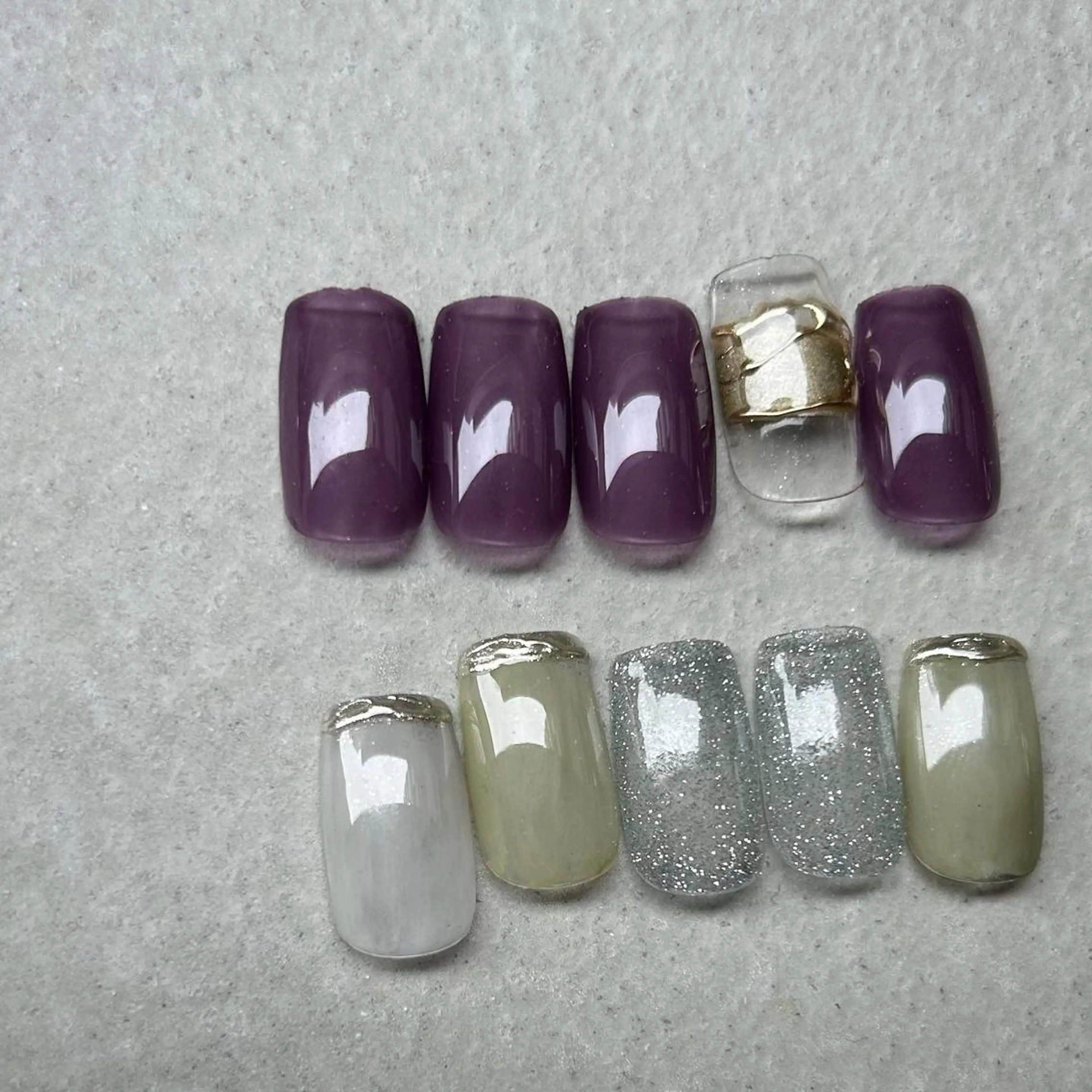 ネイル カジュアル フラッシュネイル グリーン ミラーネイル ニュアンスネイル ハンドネイル ハンドケア lyly.nail所属・lylynail YUUKAのネイルデザイン
