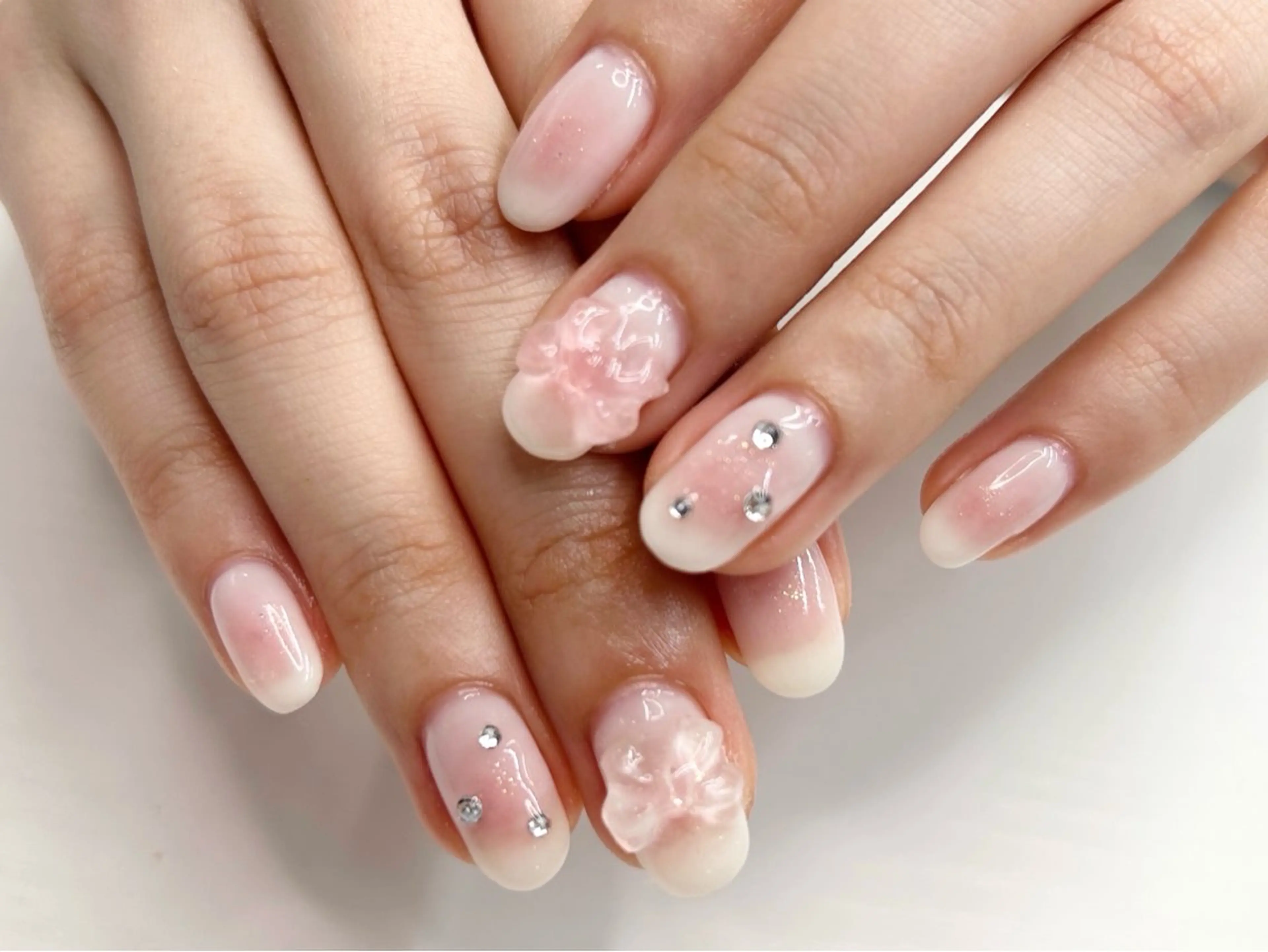 ネイル チークネイル 桜ネイル ガーリー ハート リボン ハンドネイル Forca total studio所属・Forca Airaのネイルデザイン