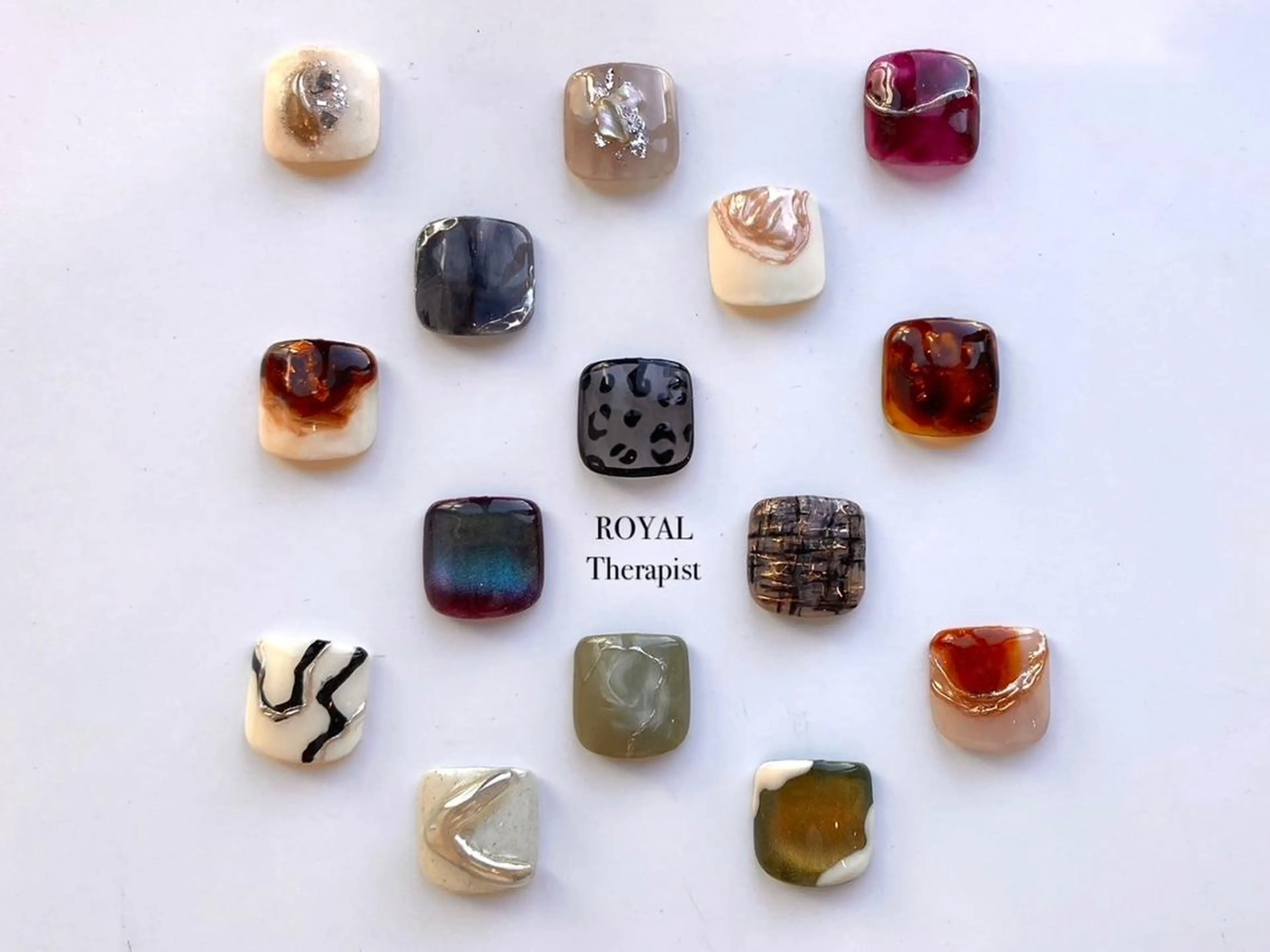 ネイル 【寺岡】 ロイヤル•セラピストのネイルデザイン