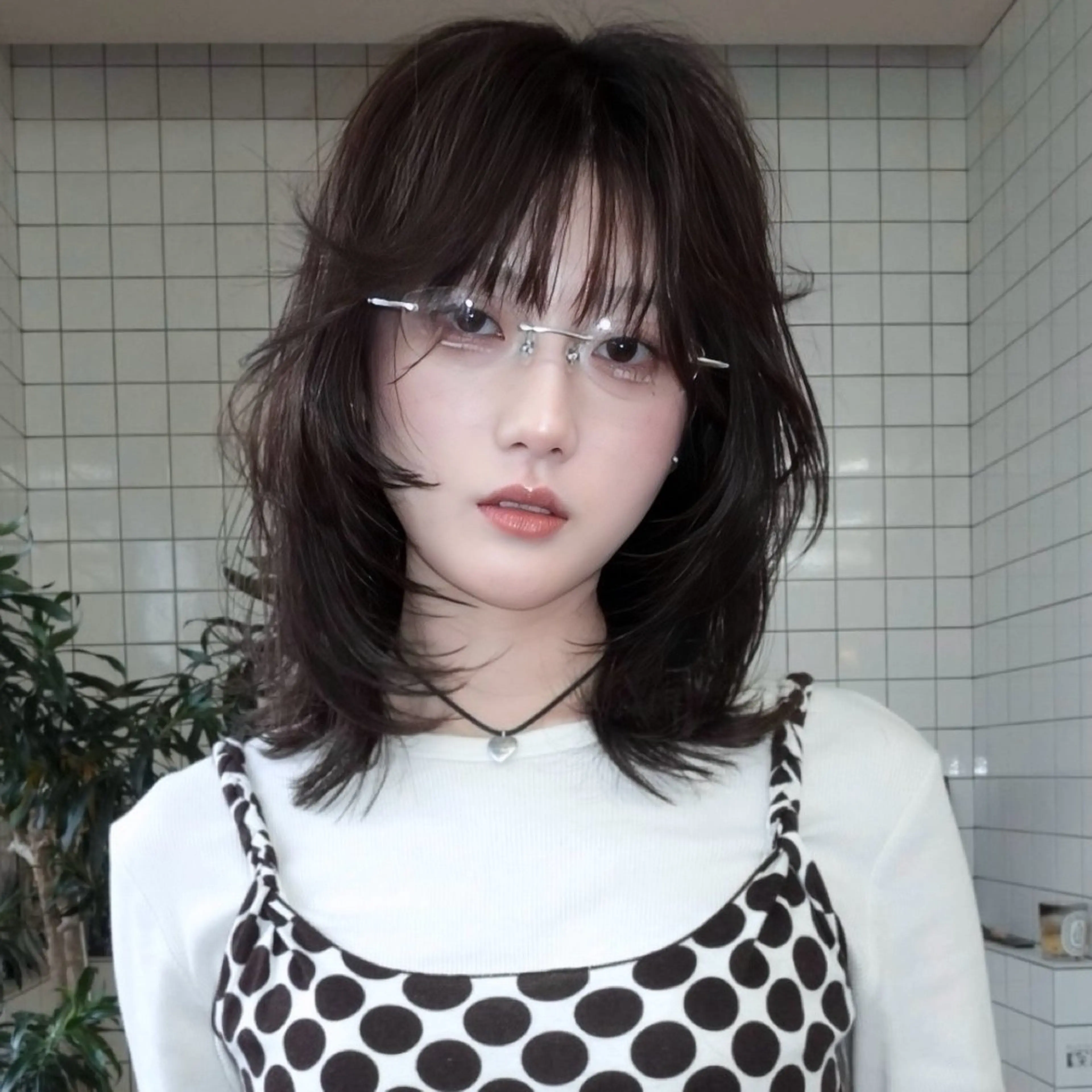 ミディアム カラー 黒髪 顔まわりレイヤー ハッシュカット ハイレイヤー レイヤーカット カット トリートメント レイヤーカット ボブ　渋谷のヘアスタイル