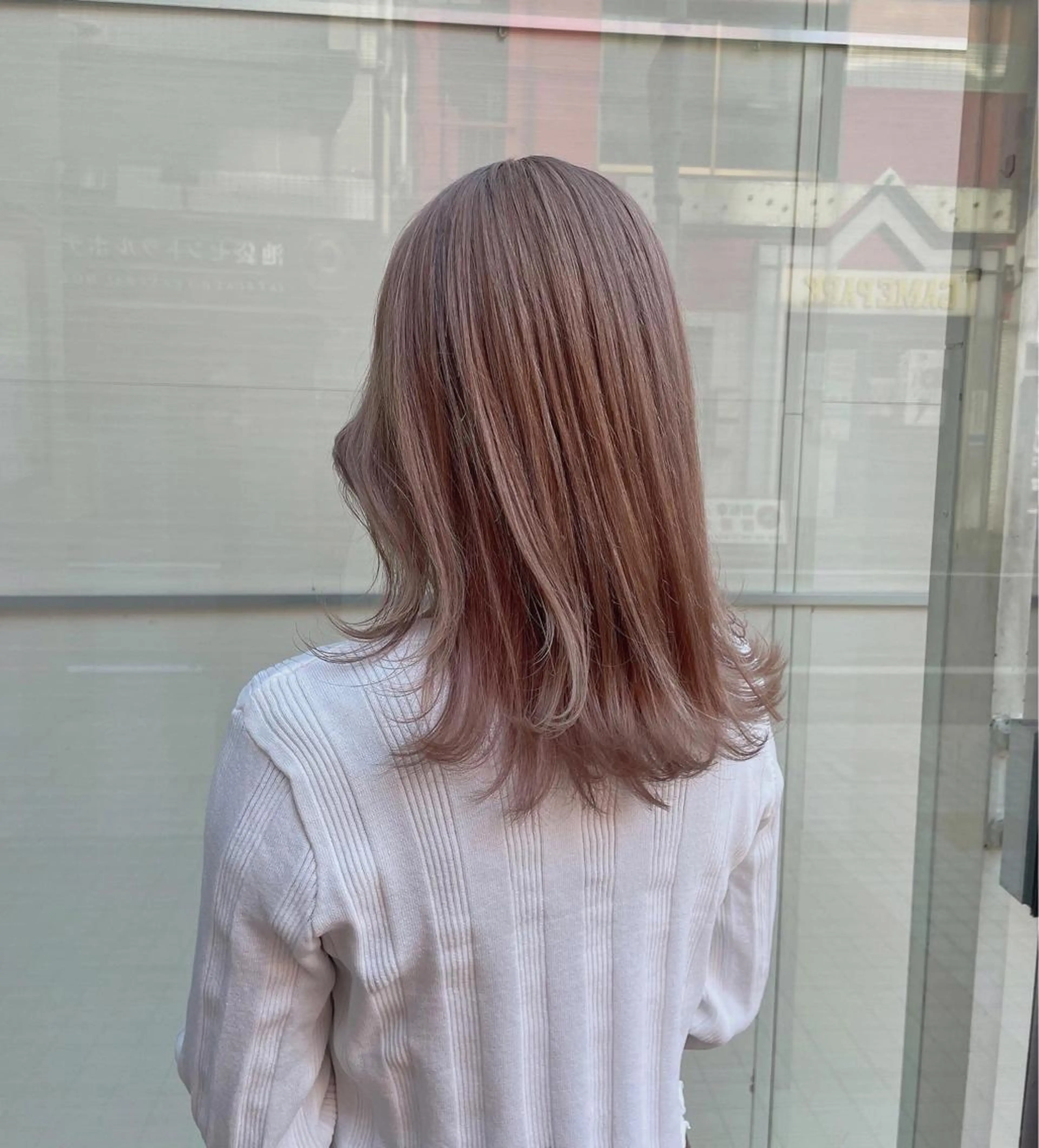 ミディアム ヘアカラー トリートメント サロウィン新宿三丁目East所属・💕冬モテ×上品色気 モテヘア💕山田航介のヘアスタイル