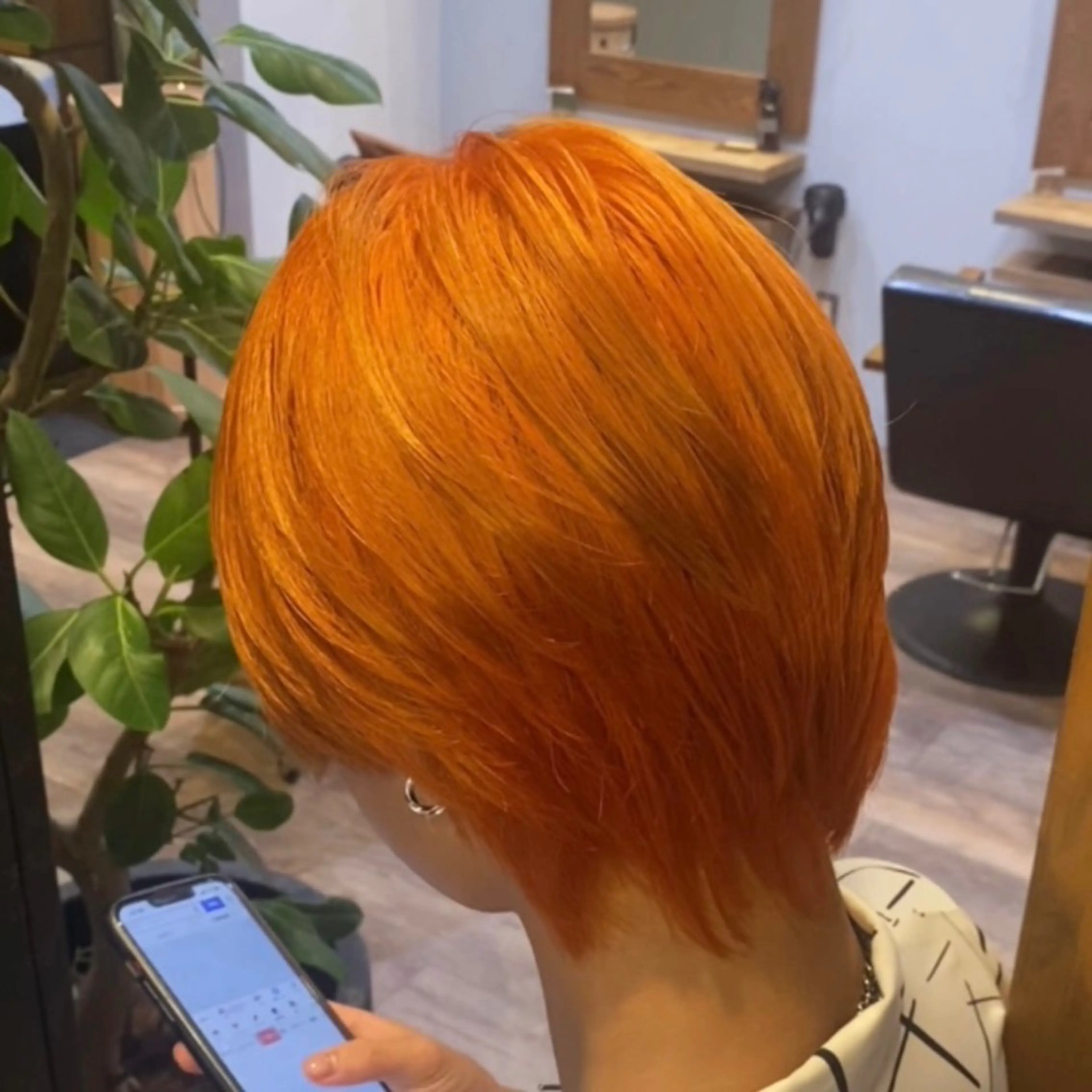 ショート カラー ブリーチ ヘアカラー トリートメント ハイトーン/レイヤー カット/TAKEのヘアスタイル