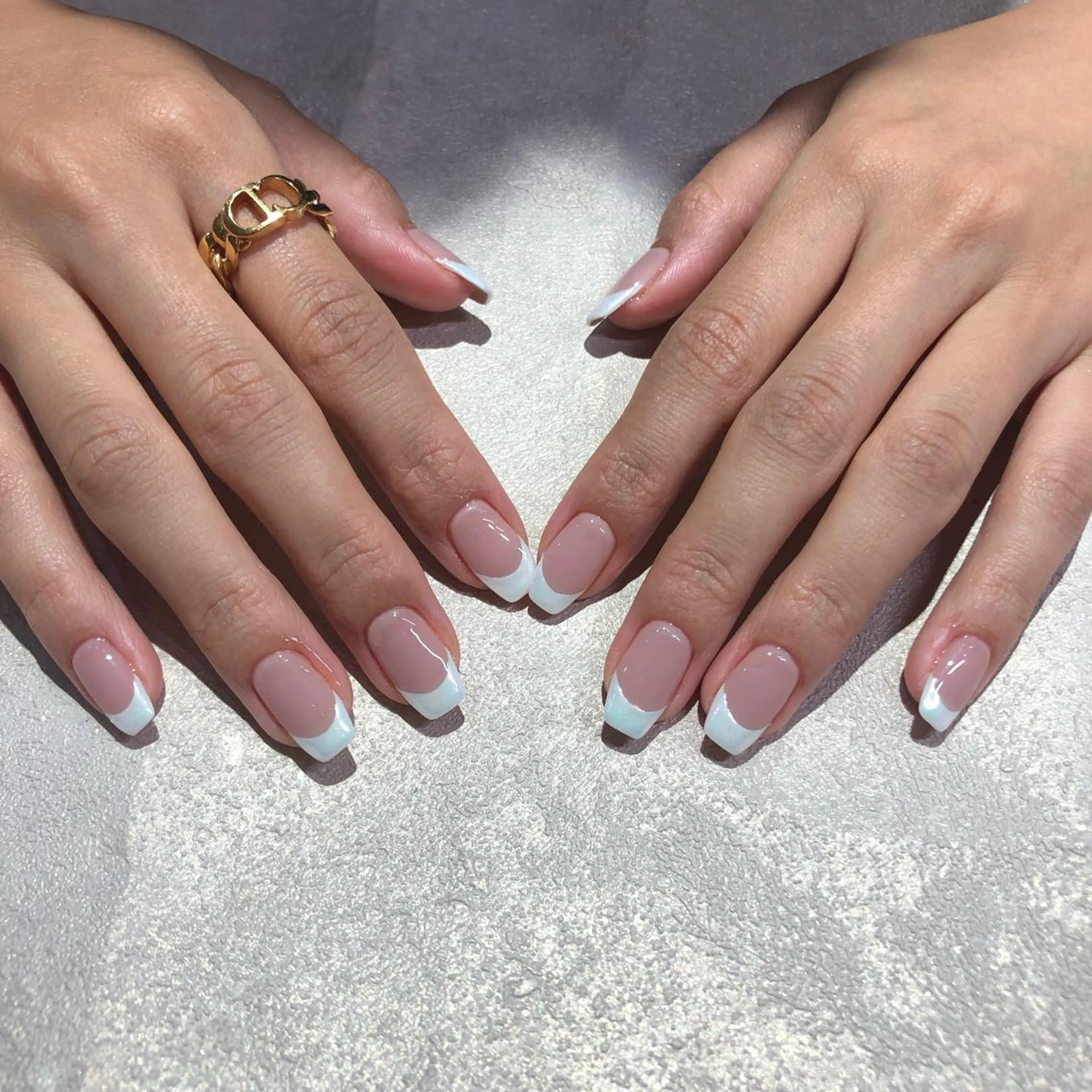 ネイル オーロラネイル フレンチネイル ミラーネイル ハンドネイル フットネイル ハンドケア Nes.Nail所属・Miyagi Asamiのネイルデザイン