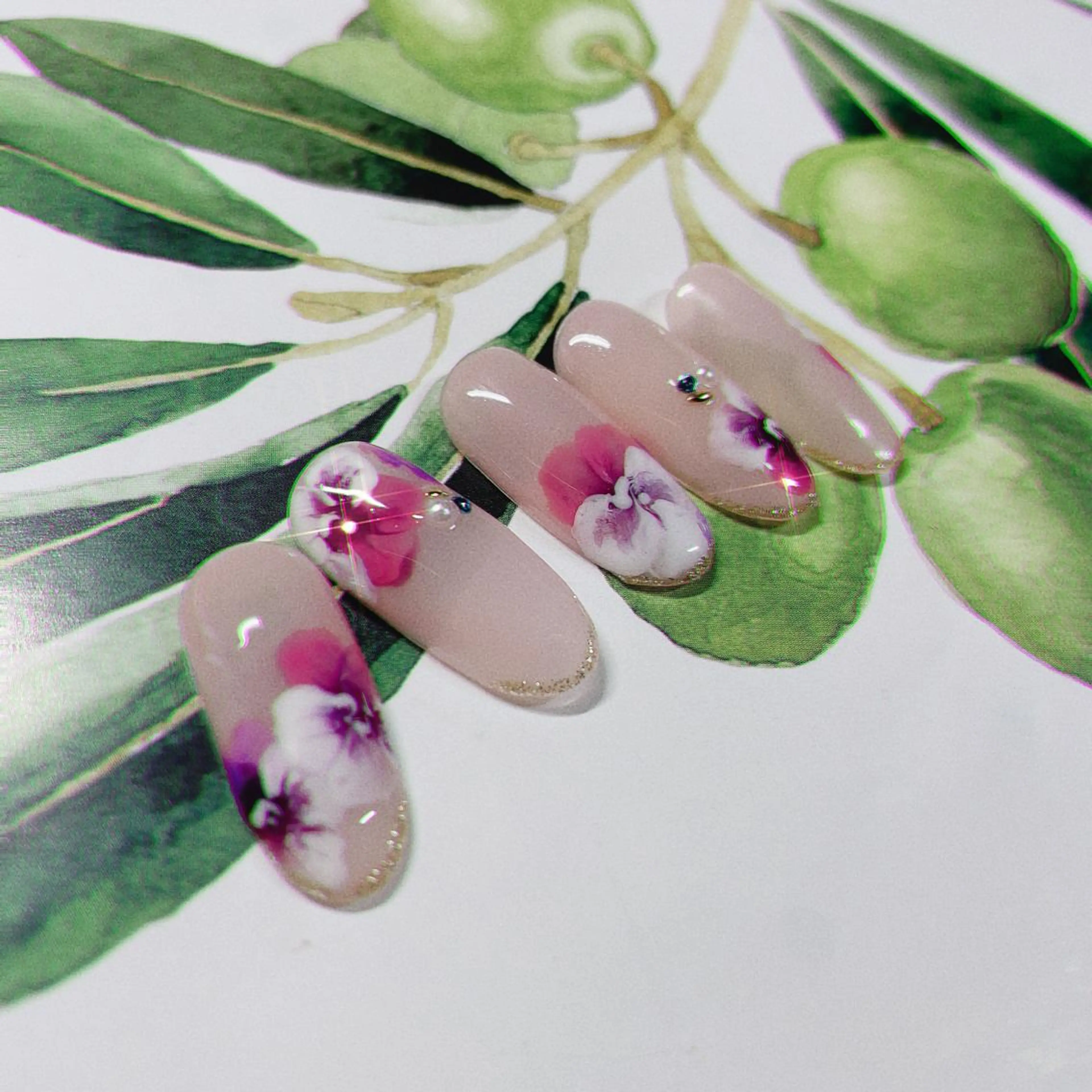 ネイル ホワイト 奥園 良恵のネイルデザイン