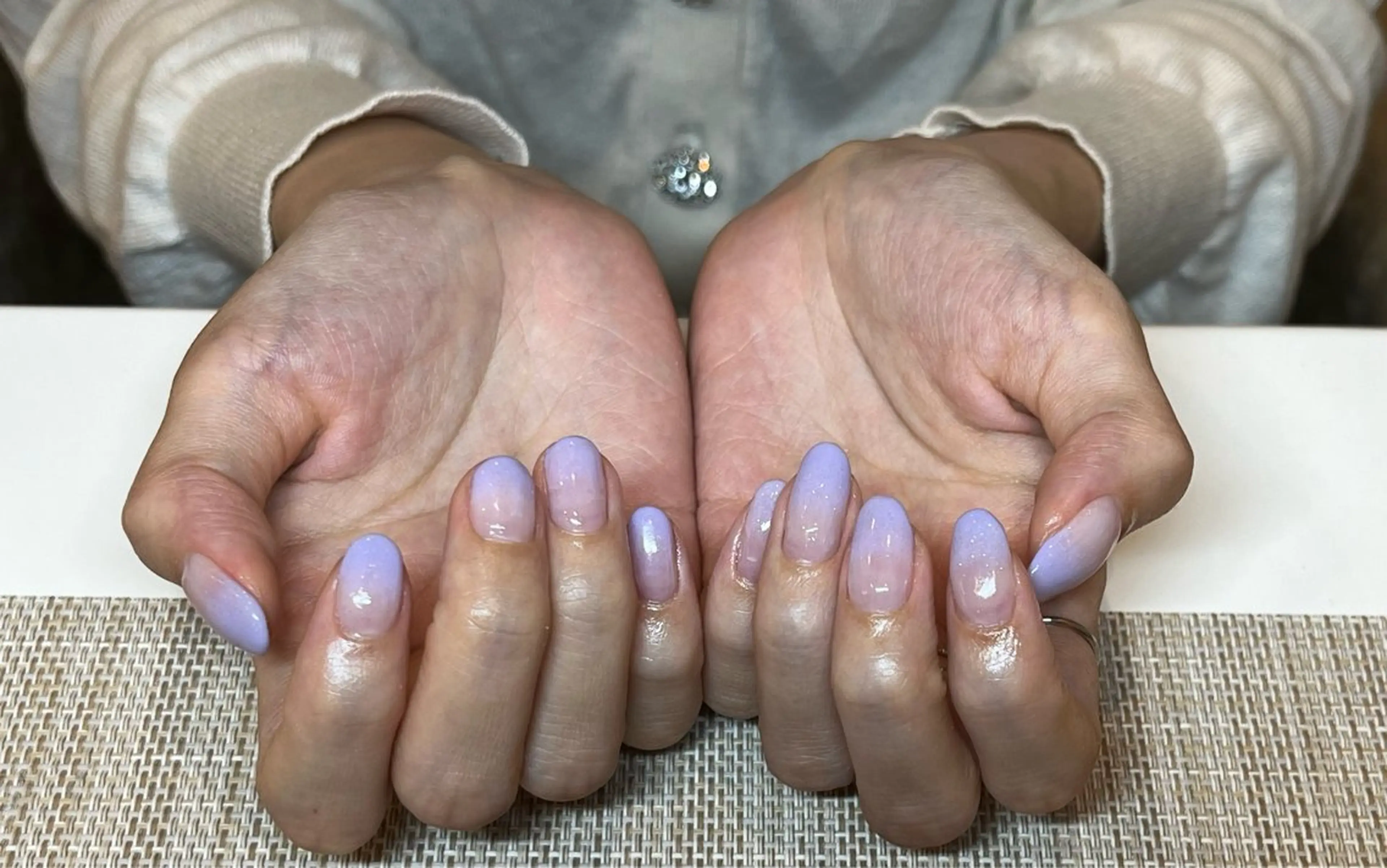 ネイル グラデーション ラメ(グリッター) オフィスネイル パープル シンプルネイル ハンドネイル プライベートサロン N's Nailのネイルデザイン