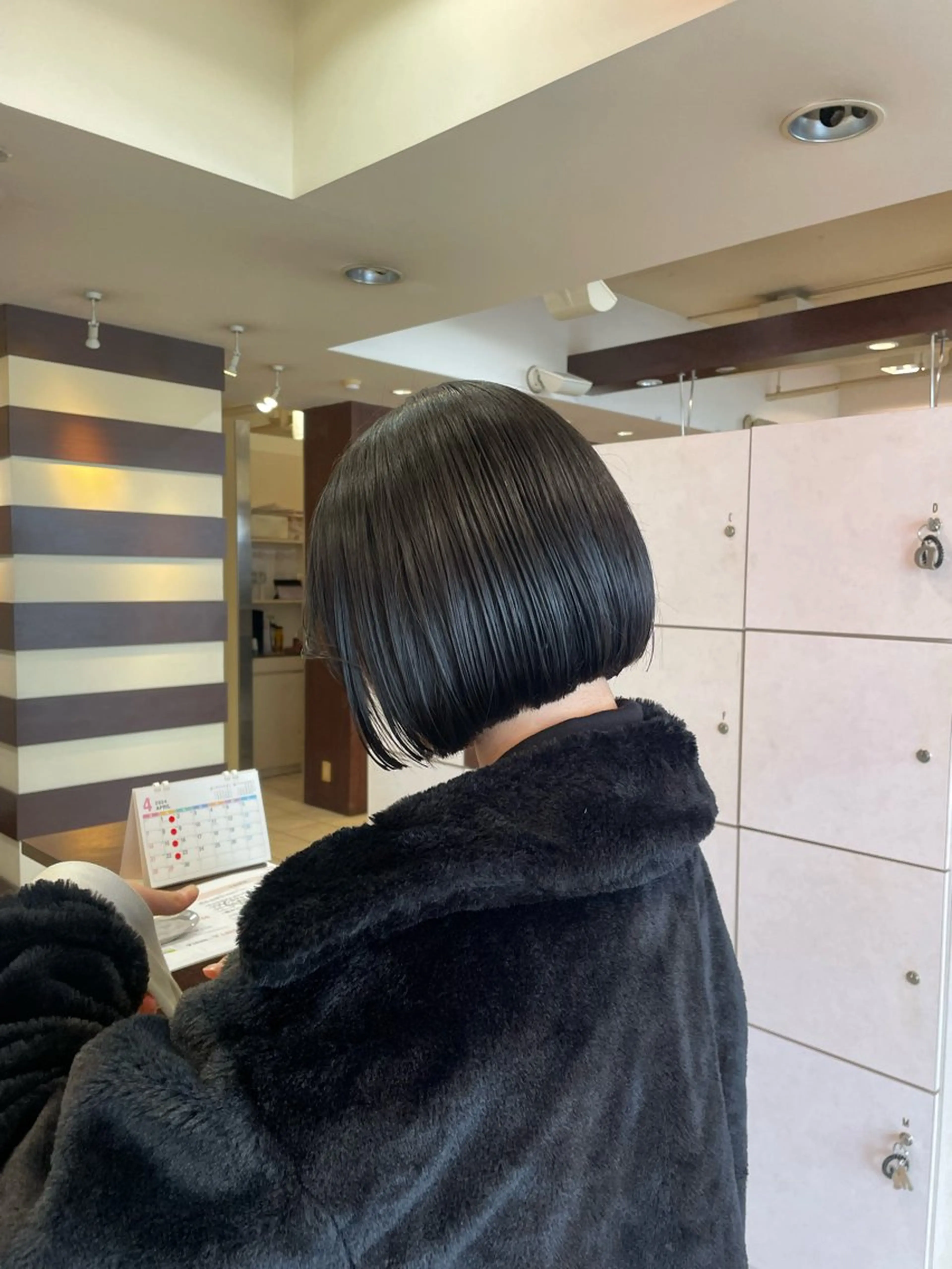 ミディアム 桑田 新菜のヘアスタイル