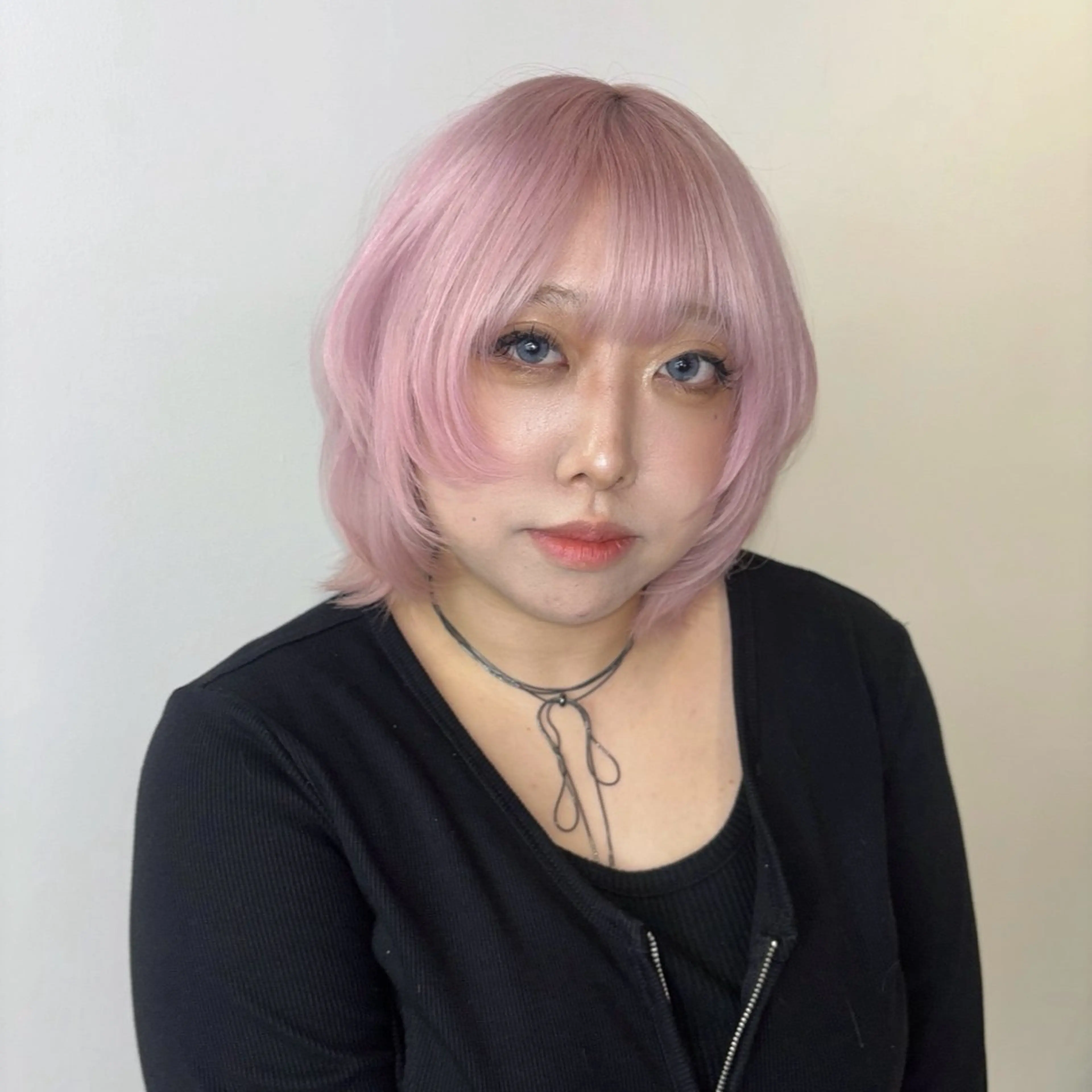 『12月限定価格‼️』ケアブリーチ2回➕全体ワンカラーorデザインカラー(➕3300円頂いております🌟)の写真