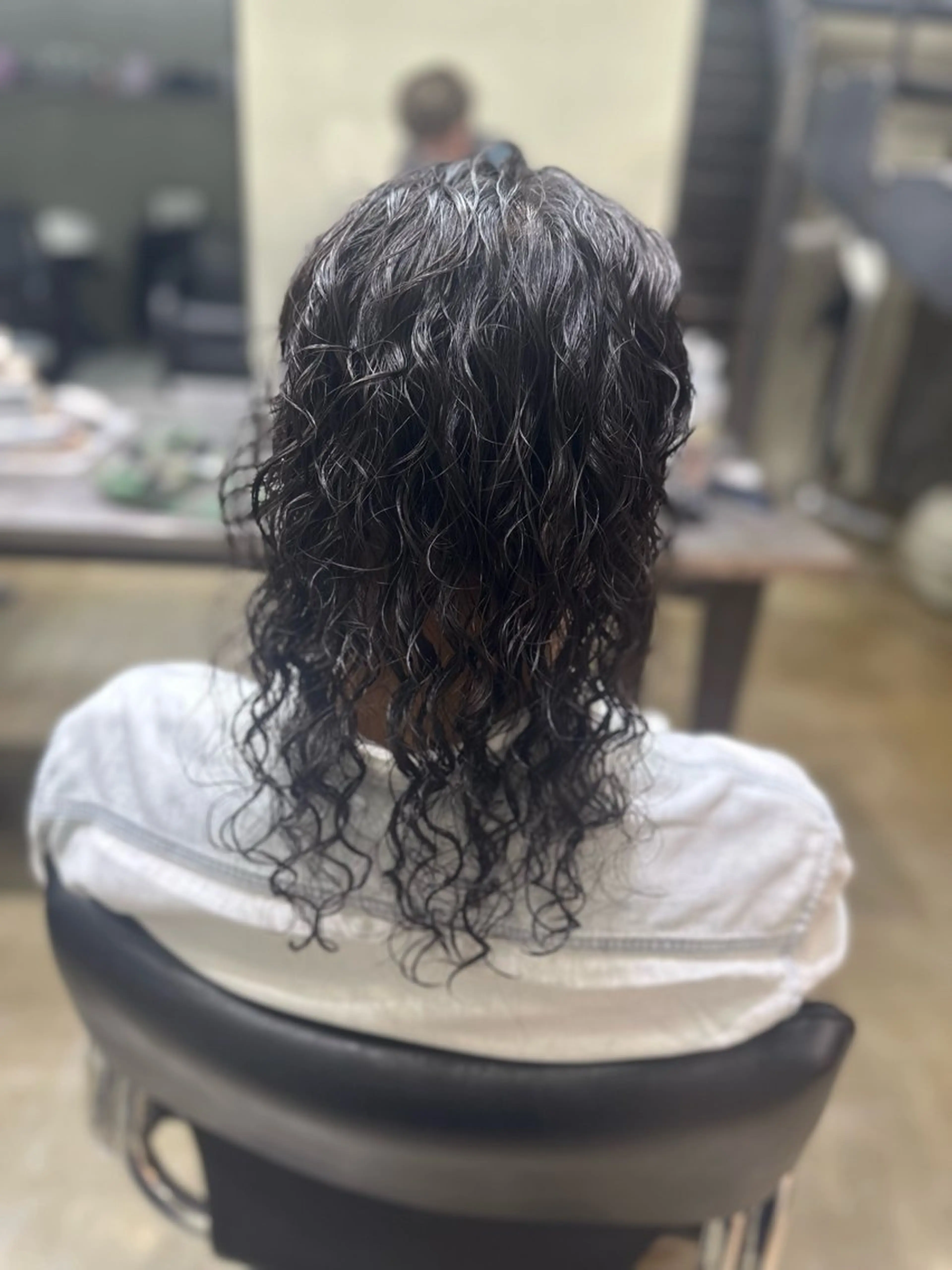 ロング パーマ ロング スパイラルパーマ カット パーマ 鈴木 アナンのヘアスタイル