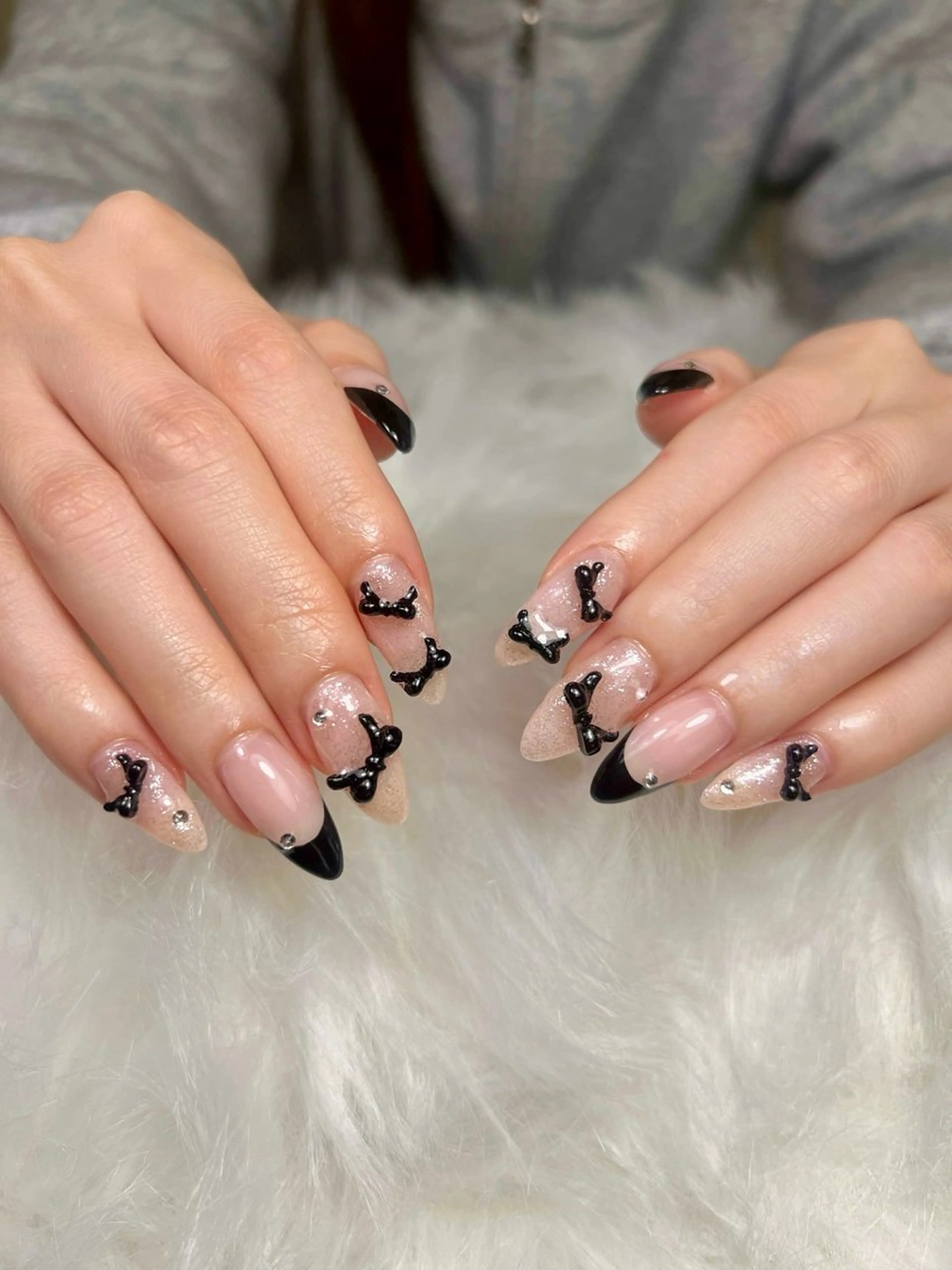 ネイル アートネイル オーロラネイル チークネイル 長さ出し フットネイル ハンドネイル ハンドケア Mio_ Noiranailのネイルデザイン