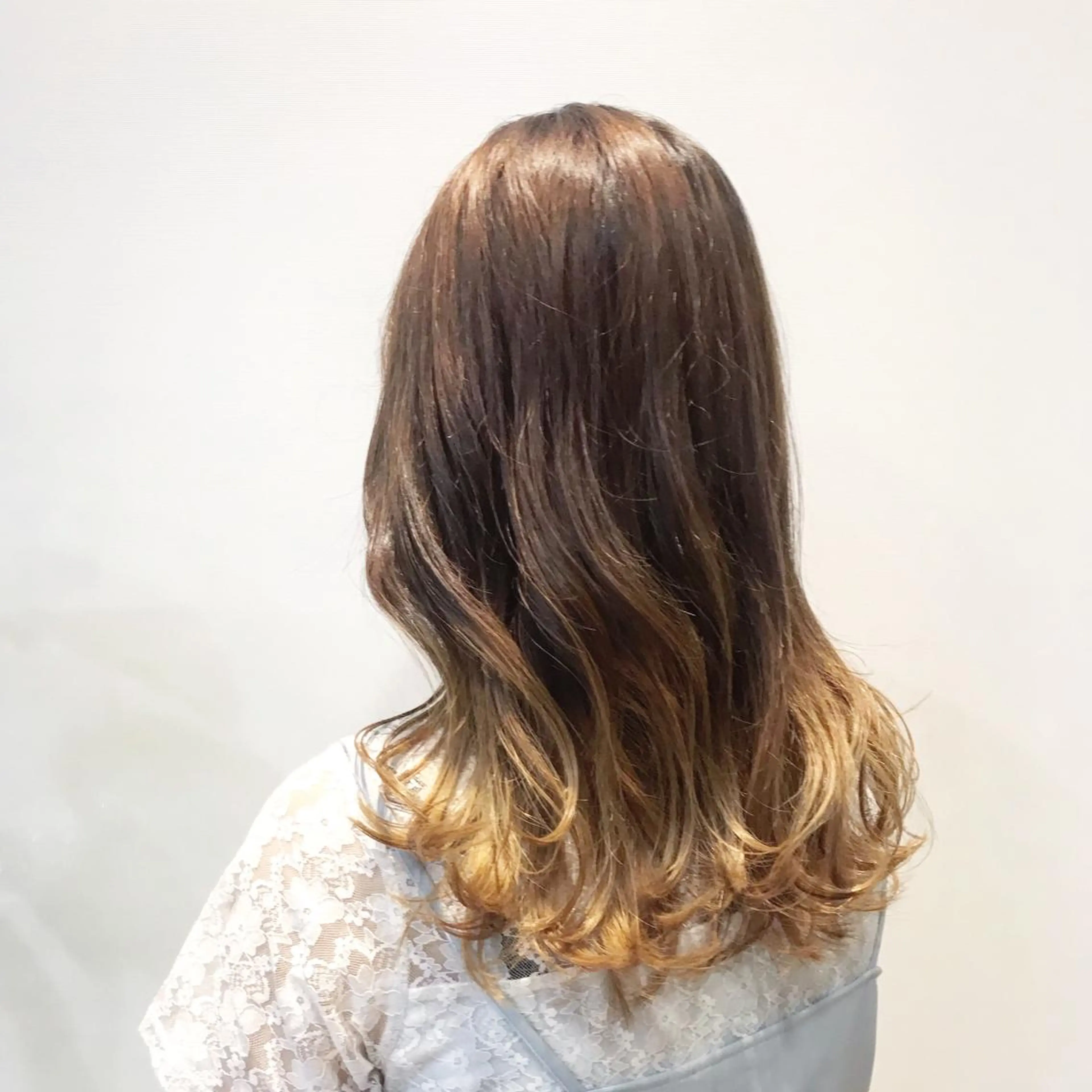 セミロング カラー カット ヘアカラー トリートメント 嶋佐 昌大 シマサマオのヘアスタイル