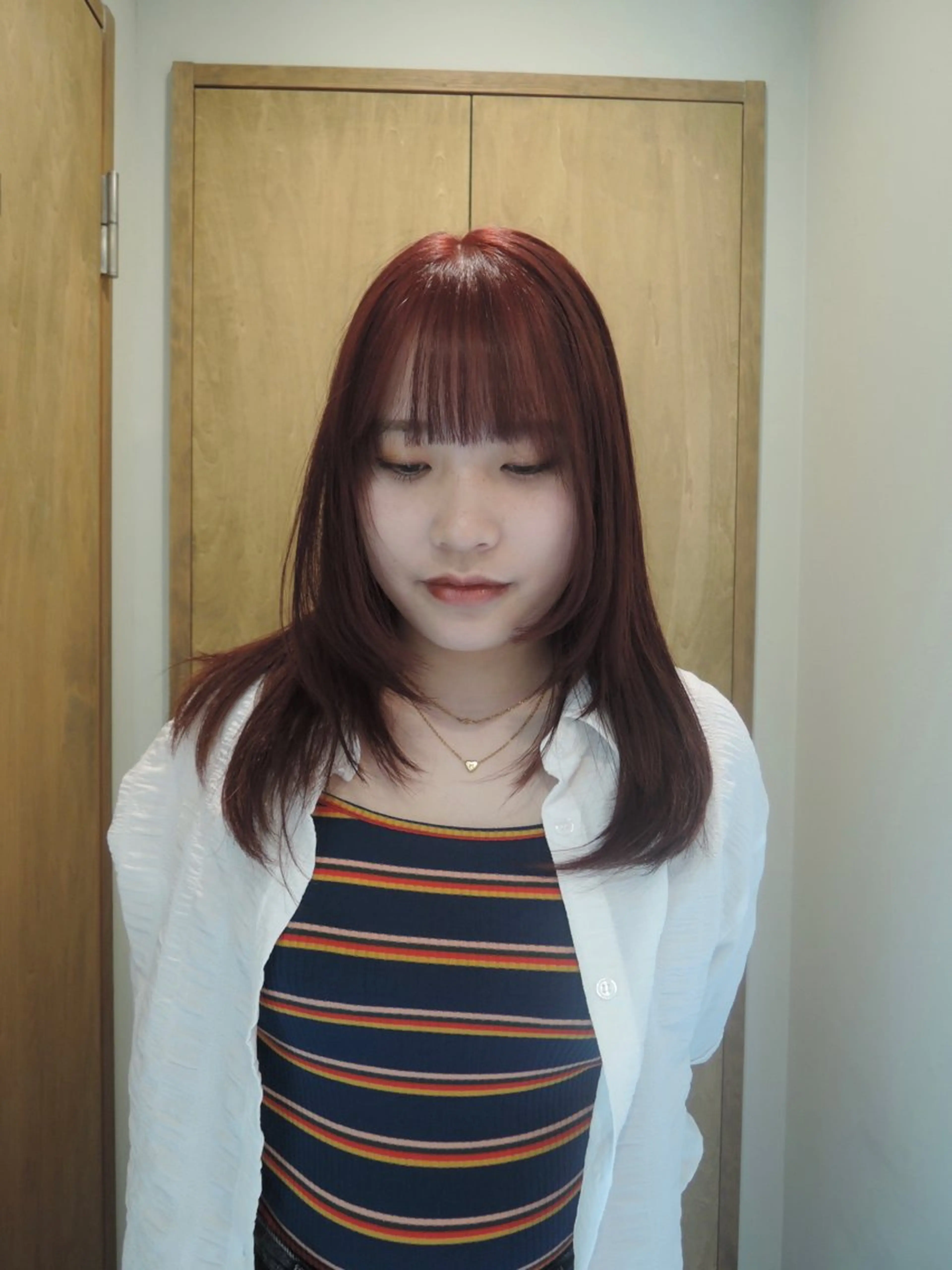 セミロング YUI／レイヤー カット/透明感カラーのヘアスタイル