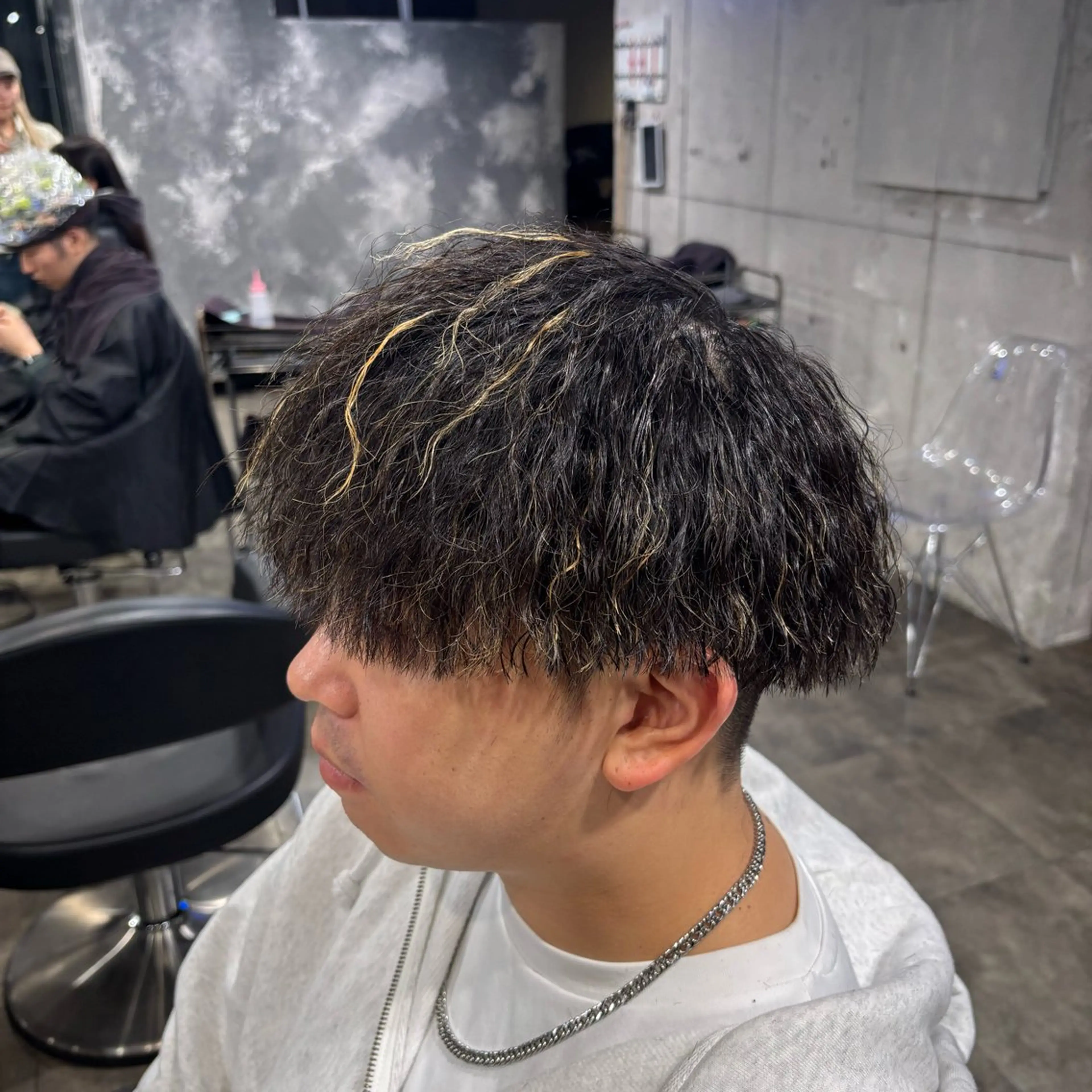 メンズ カット ヘアカラー パーマ フェザーパーマ職人 🪽yutoのヘアスタイル