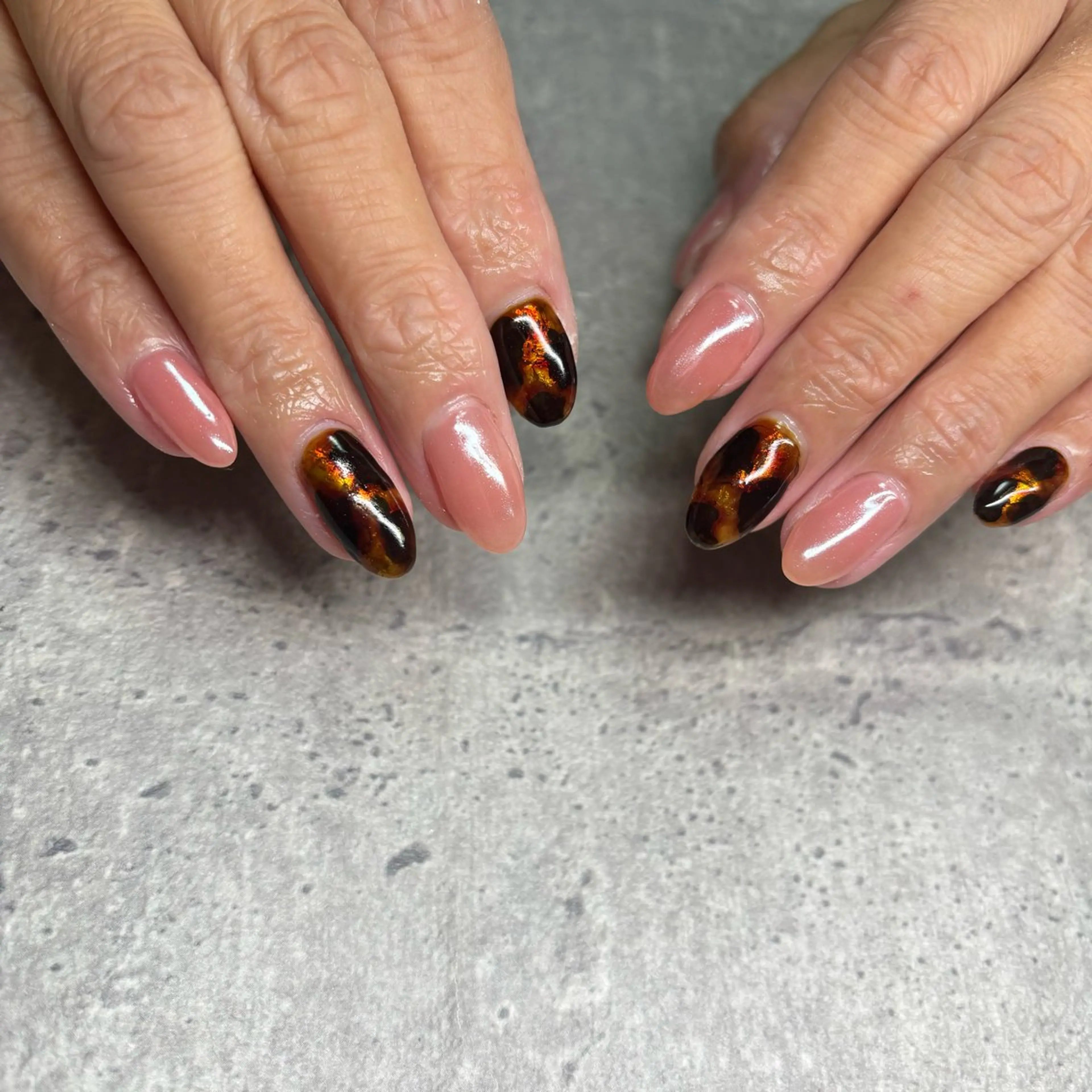 ネイル べっ甲ネイル ハンドネイル RE💟N.NAIL ラテン系お姉さんのネイルデザイン