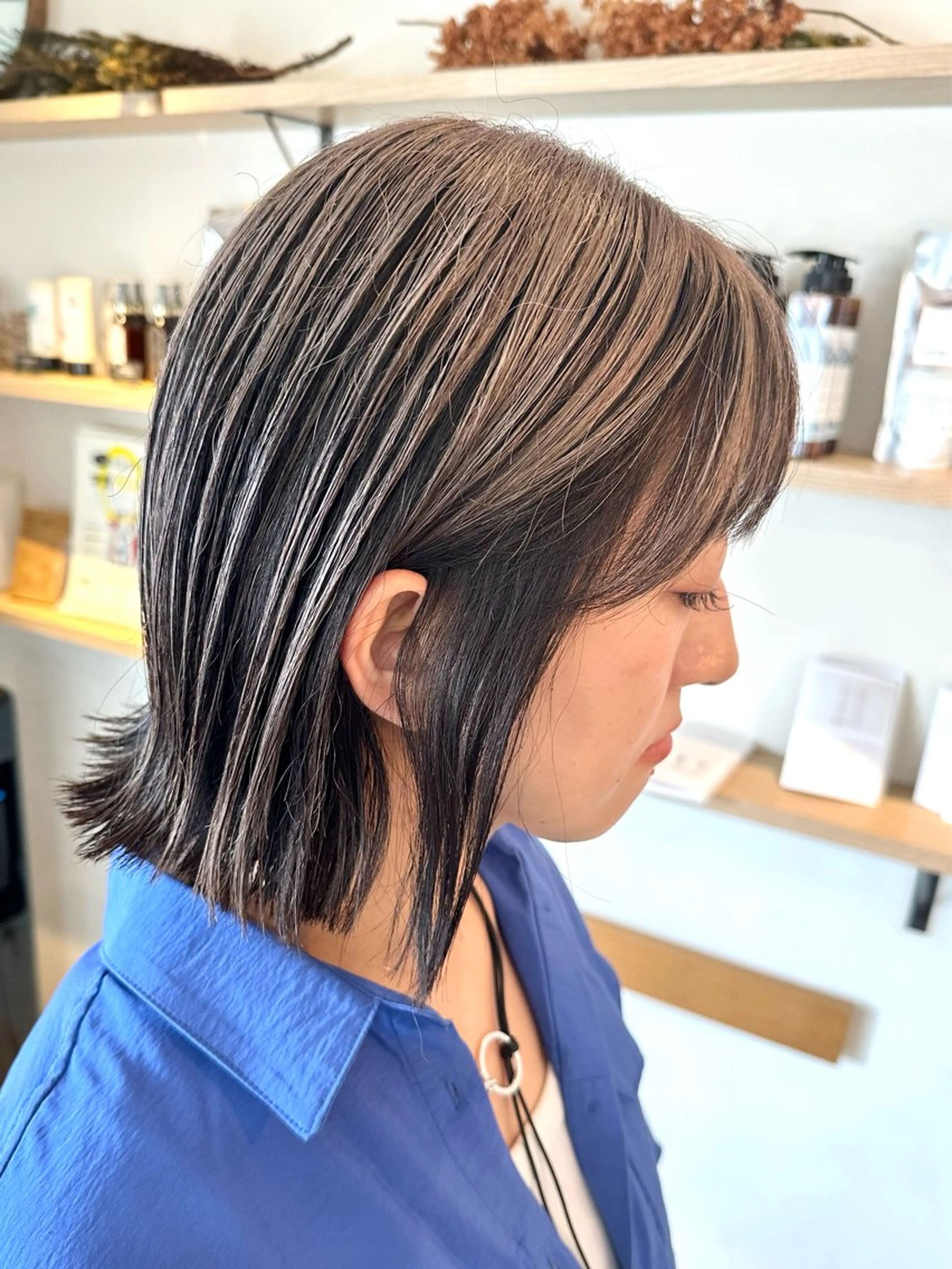 ミディアム カラー ベージュカラー ブリーチ ホワイトベージュ カット ヘアカラー BRANCHÉ小牧/ 西尾 美月のヘアスタイル