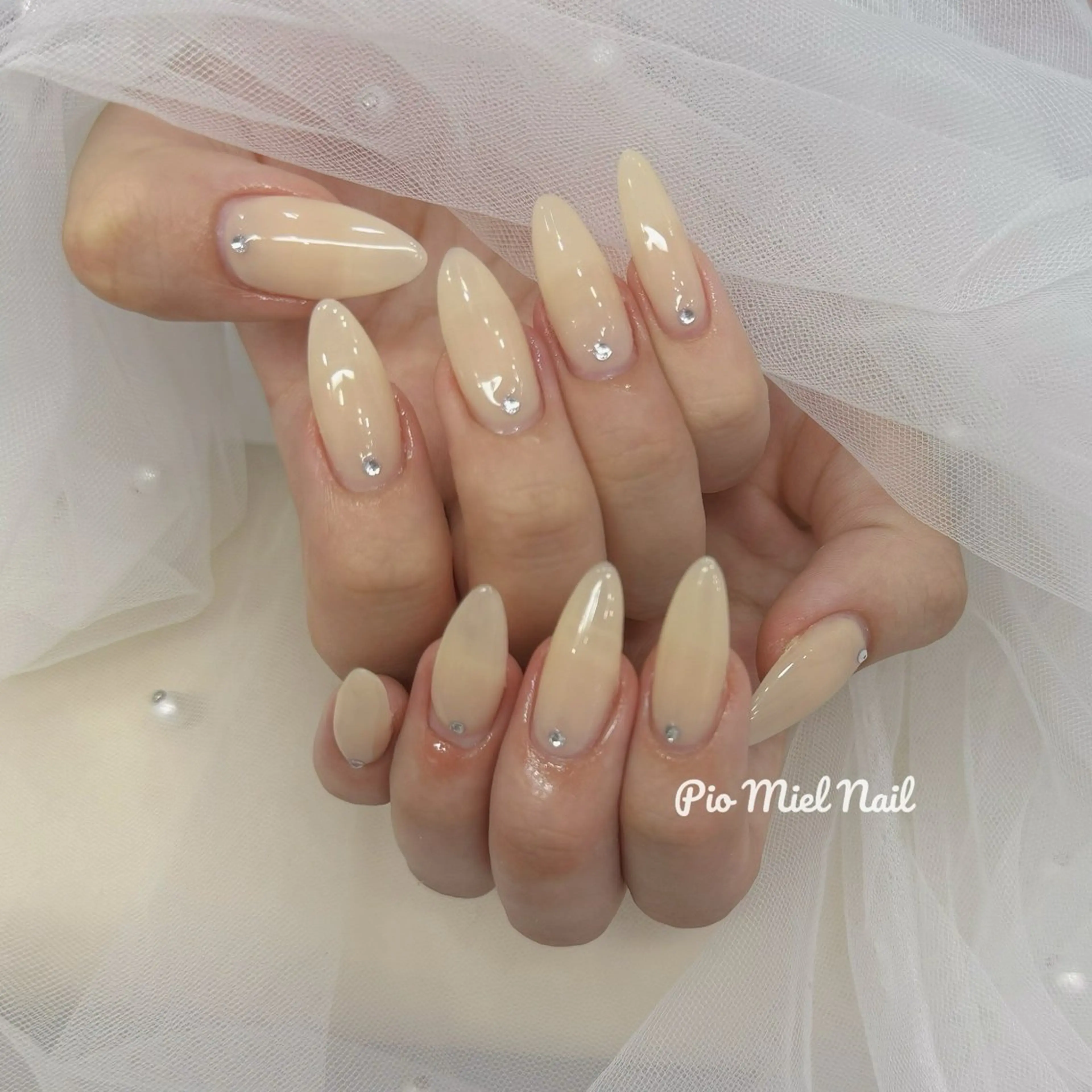 ネイル シンプルネイル ストーンネイル ハンドネイル HANA 長さだしのネイルデザイン