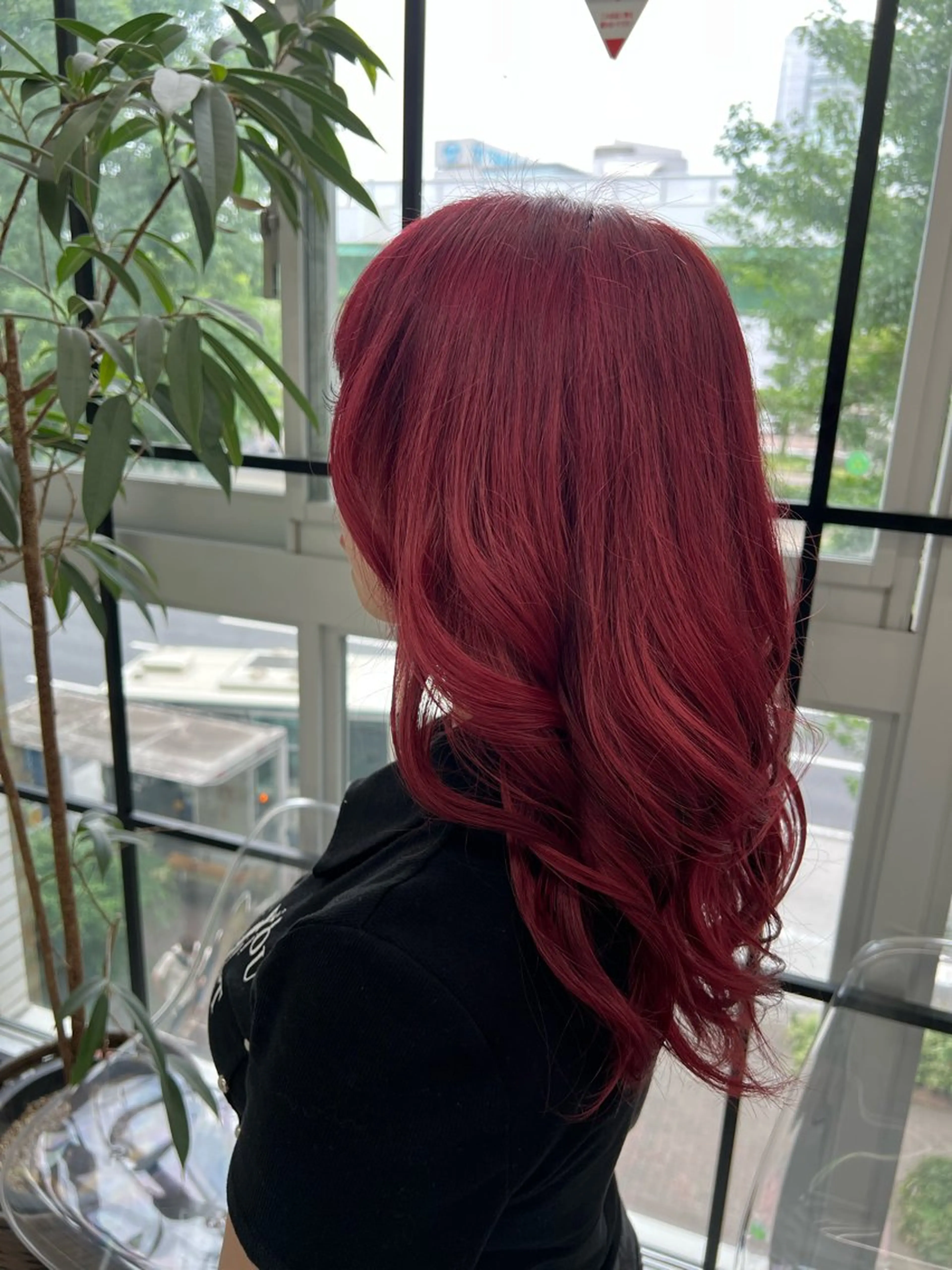 セミロング カラー ピンクカラー レッドカラー あすか JILLSTUDIOのヘアスタイル