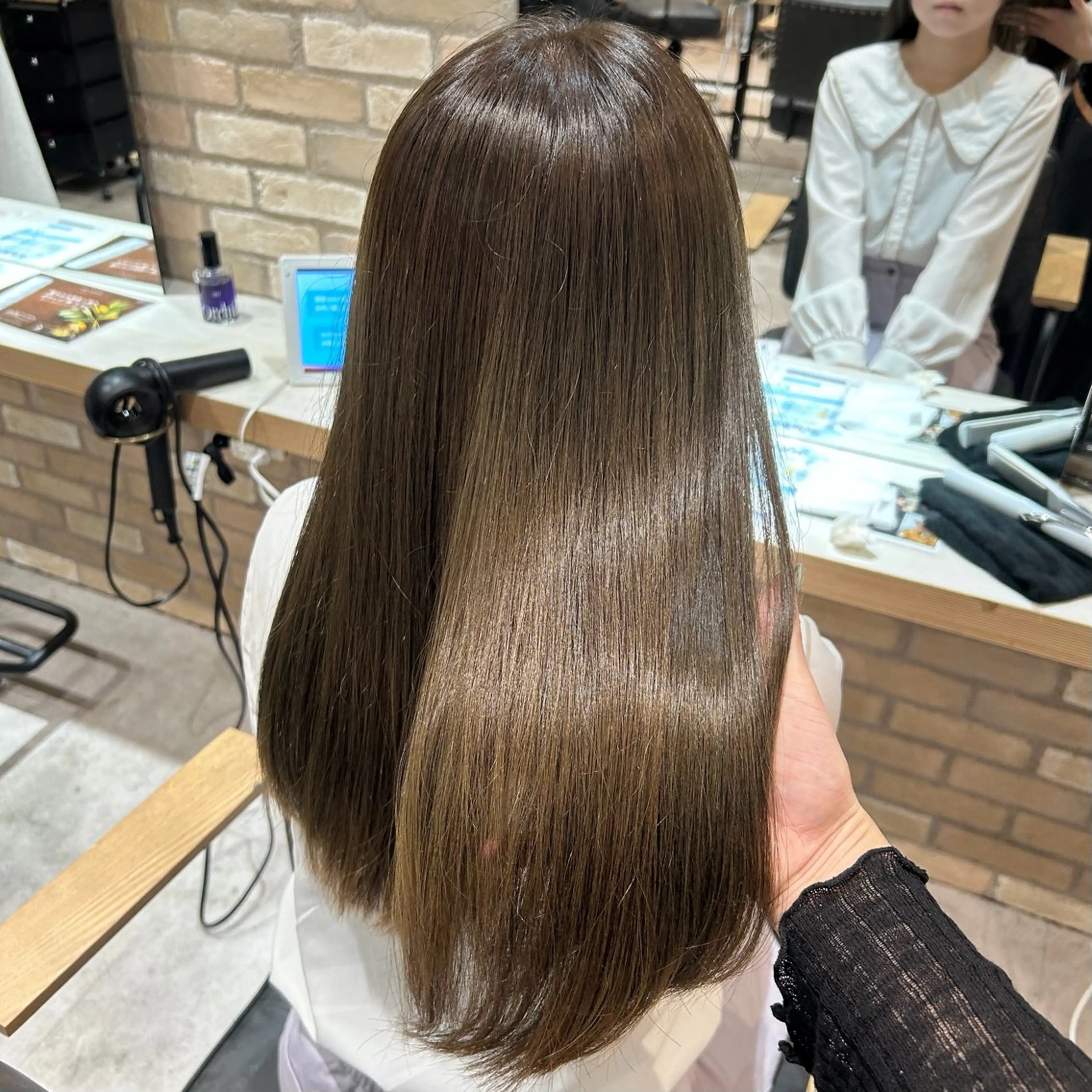 ロング カラー ヘアカラー レイヤー/手書きネイ ルCOCORO 🎀のネイルデザイン