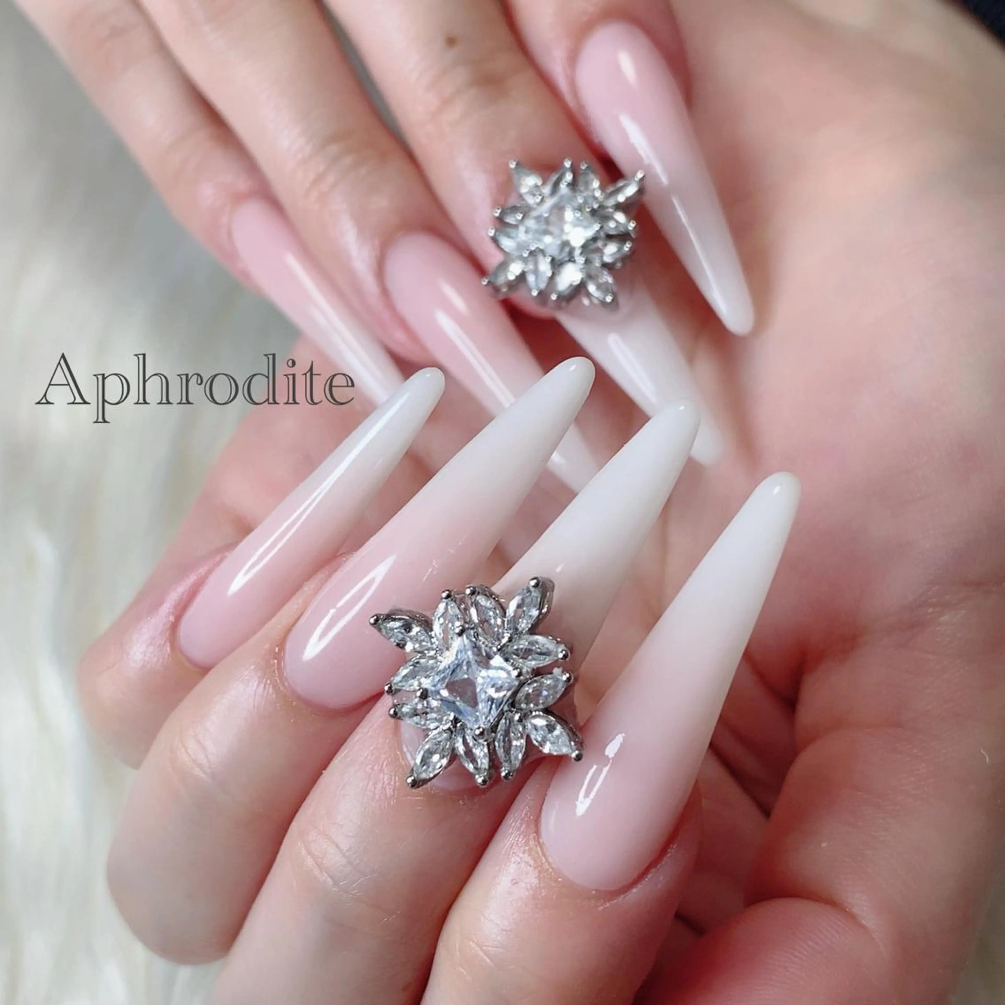 ネイル Aphrodite パラジェル認定サロンのネイルデザイン