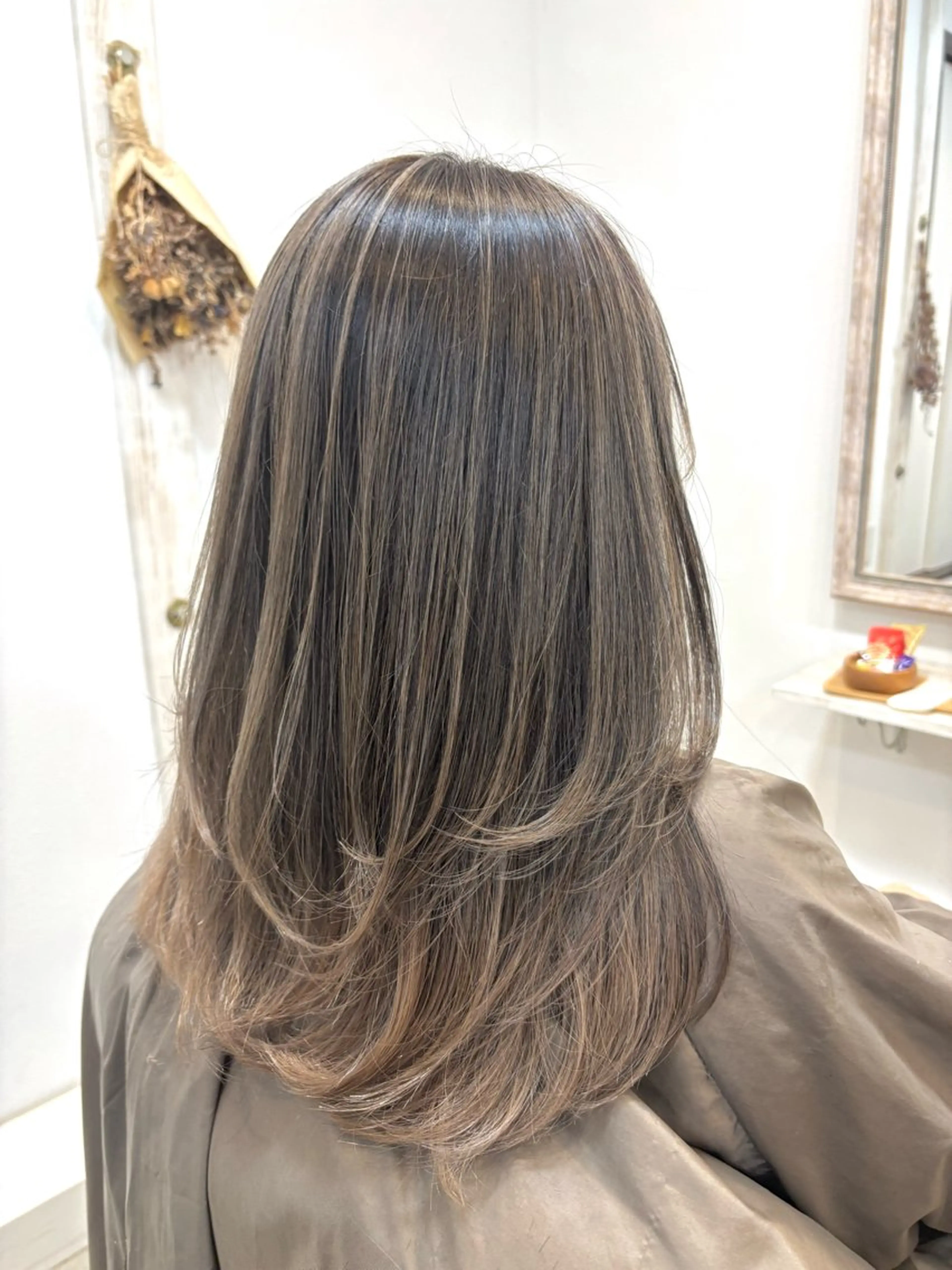 セミロング カラー noa.所属・noa. 高橋タツヤのヘアスタイル