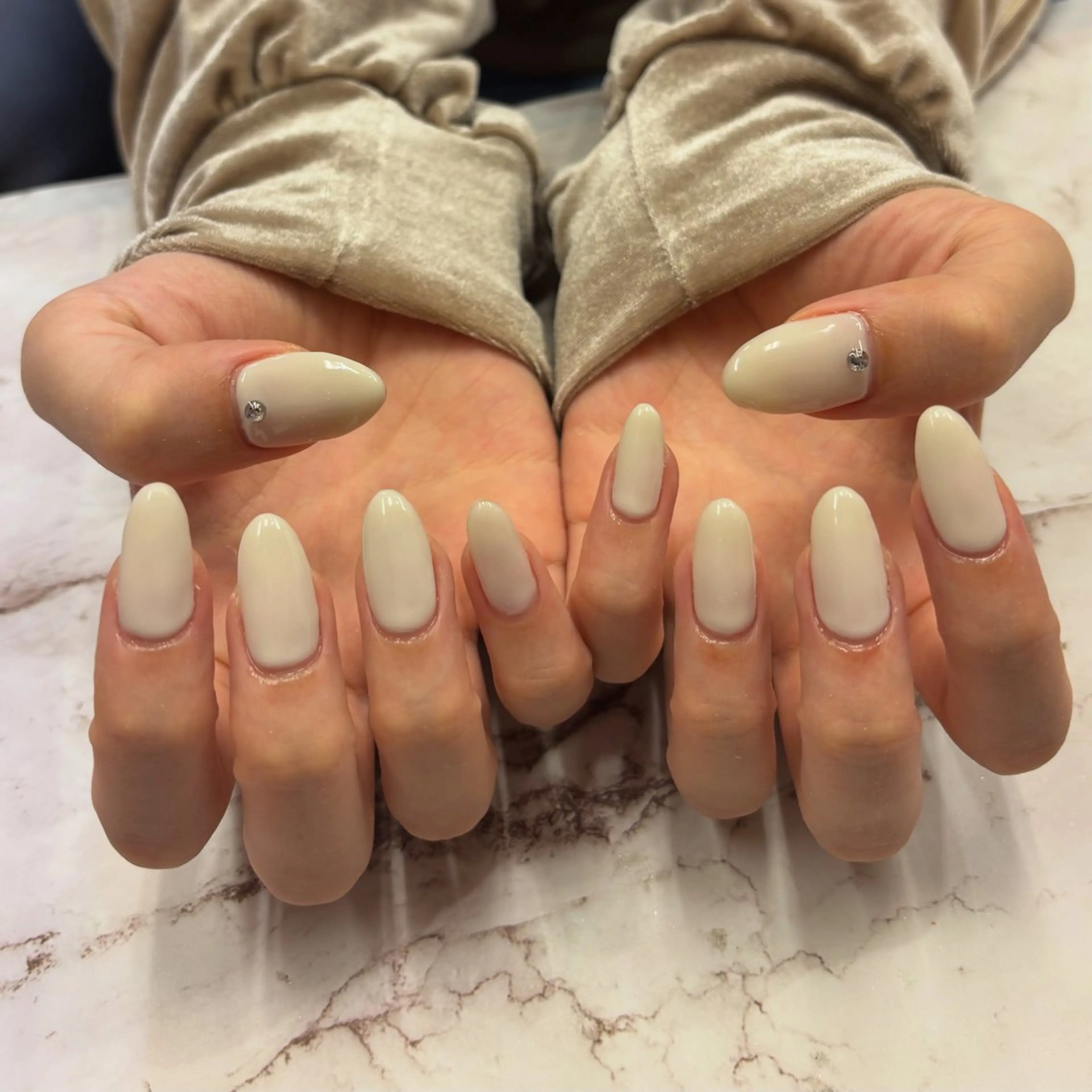 ネイル ワンカラーネイル Honey Bee所属・Honey Bee Mikuのネイルデザイン