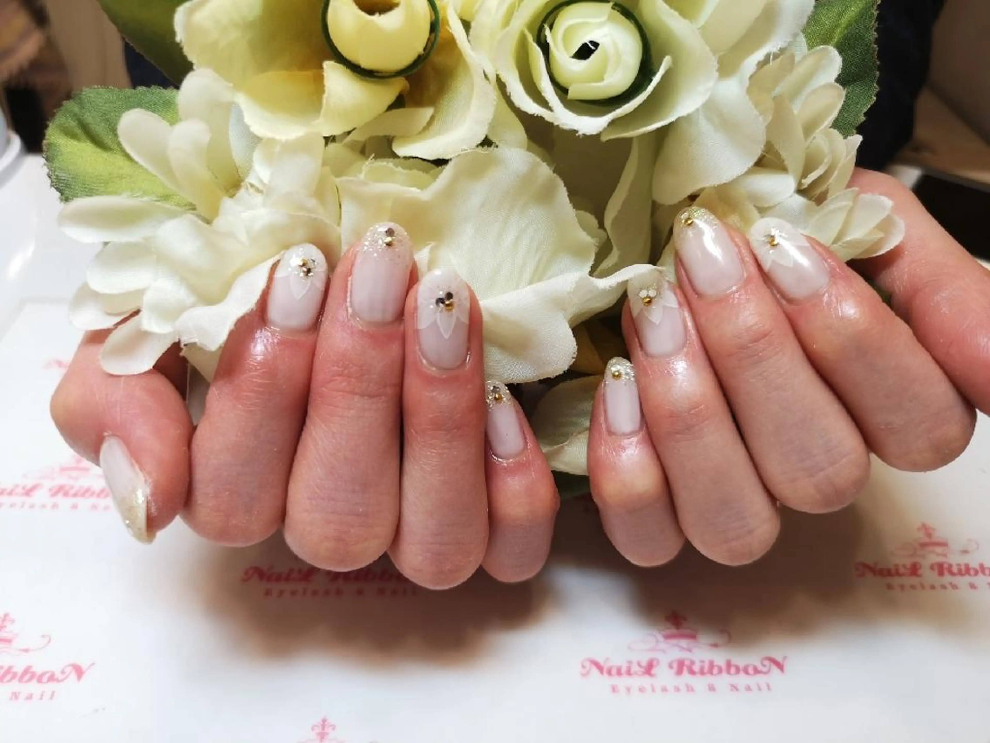 ネイル ネイルリボン 受付スタッフのネイルデザイン