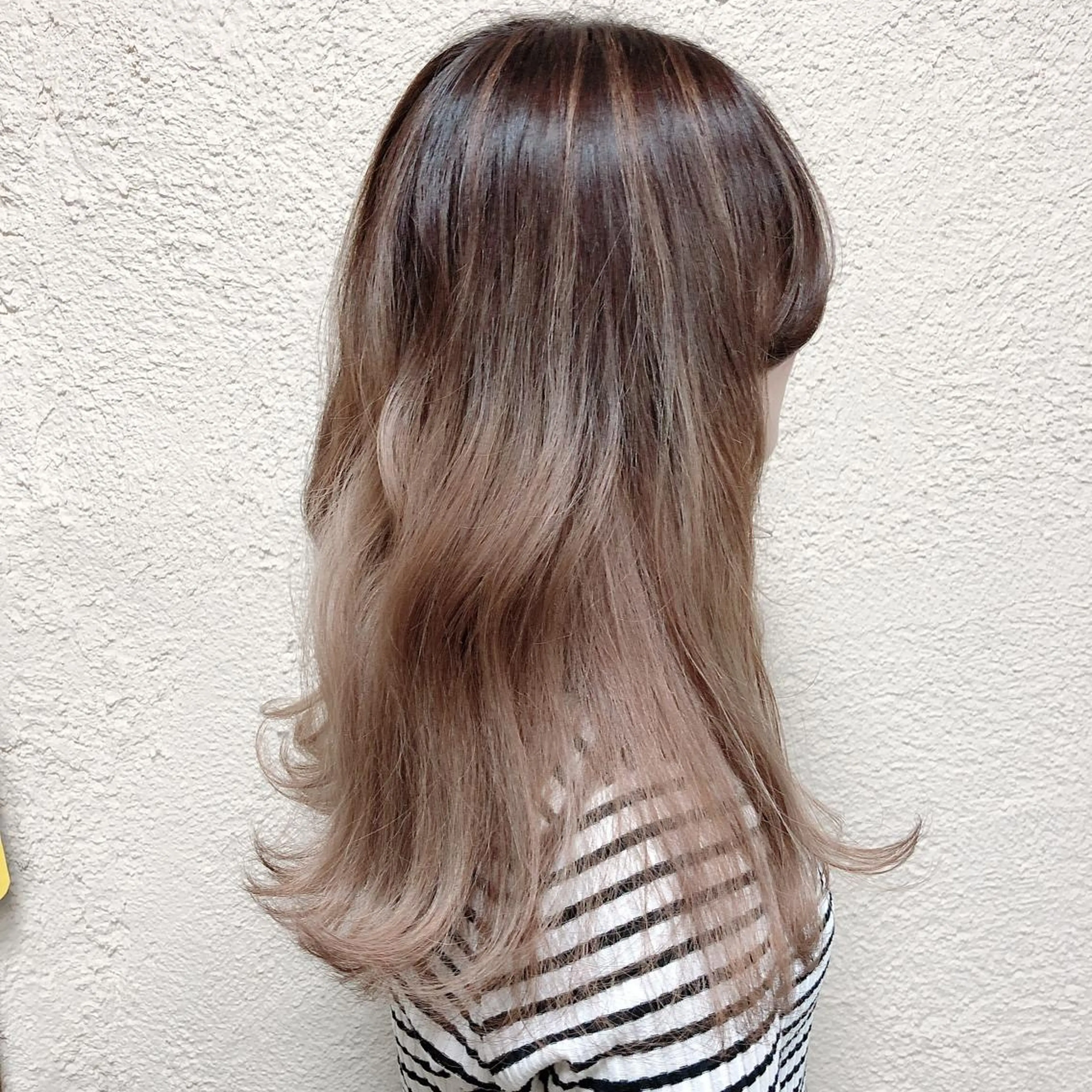 カラー 杉野 まみのヘアスタイル