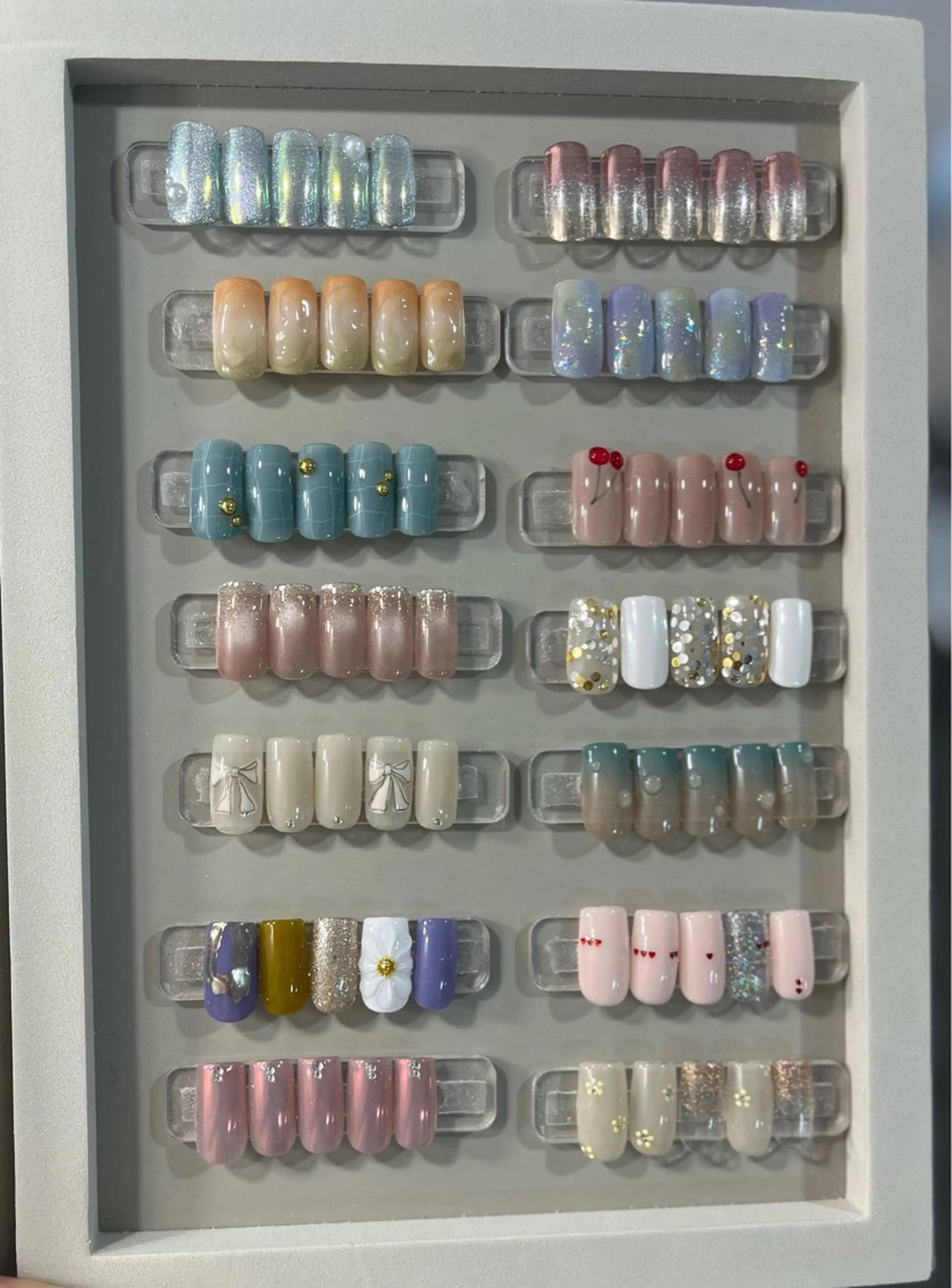 ネイル フラッシュネイル マグネットネイル ニュアンスネイル シンプルネイル 夏ネイル ハンドネイル repos-ルポ-所属・repos mikuのネイルデザイン