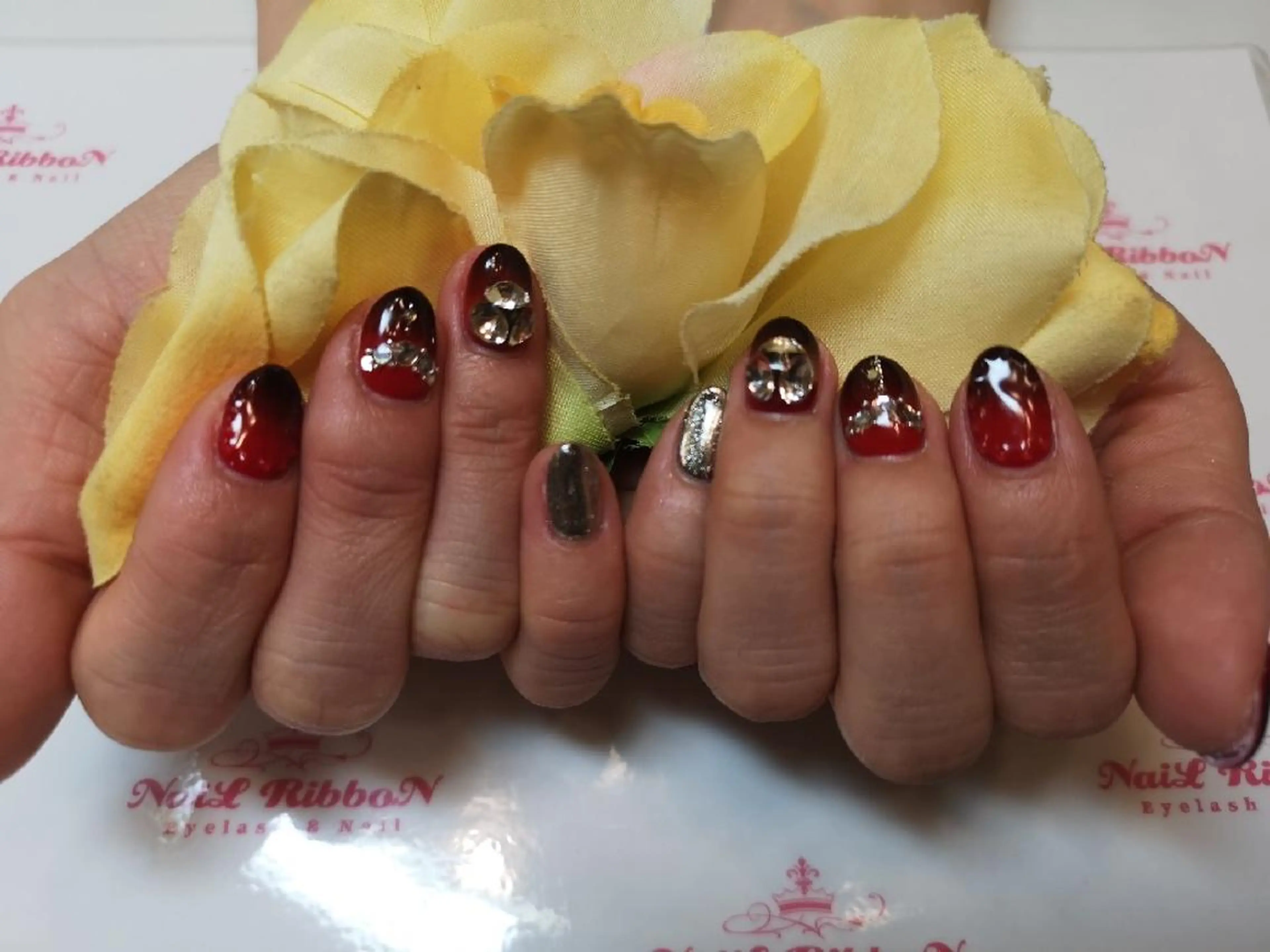 ネイル ネイルリボン 受付スタッフのネイルデザイン