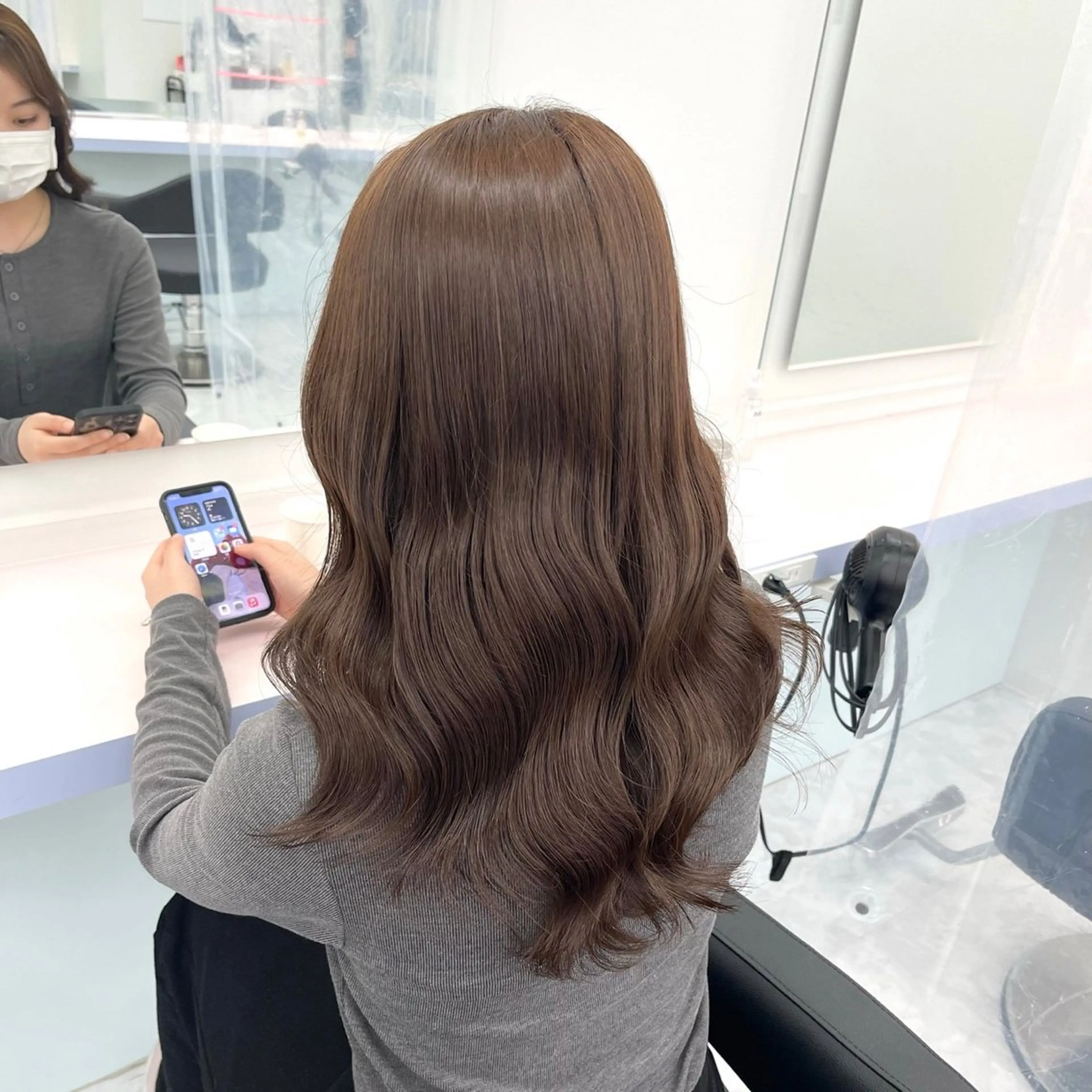 セミロング カラー 🫧ハイトーン🫧 ベージュ🫧徹哉のヘアスタイル