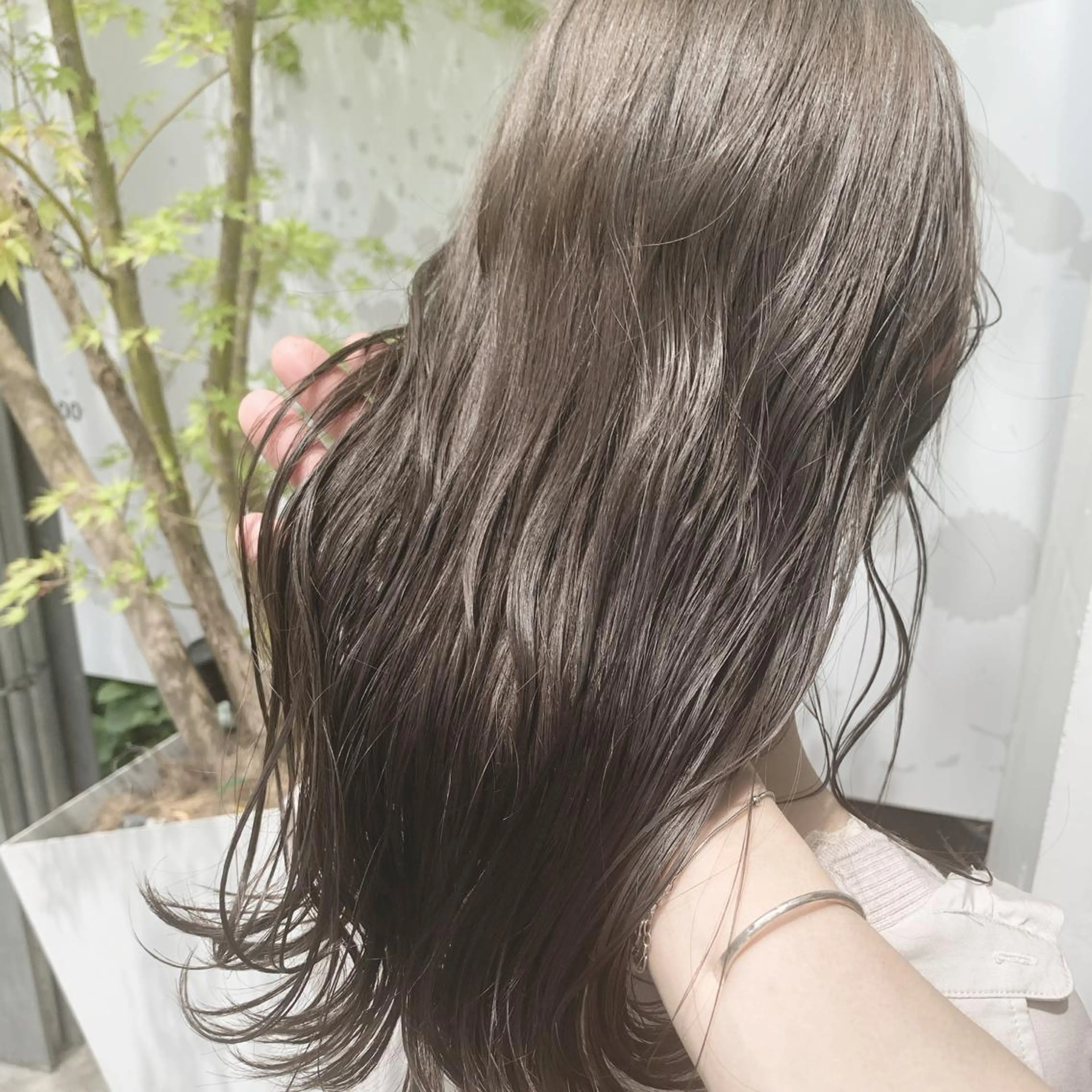 ミディアム カラー ネイル ヘアカラー トリートメント ハイトーン&暗髪🔥 表参道二刀流マエダのヘアスタイル