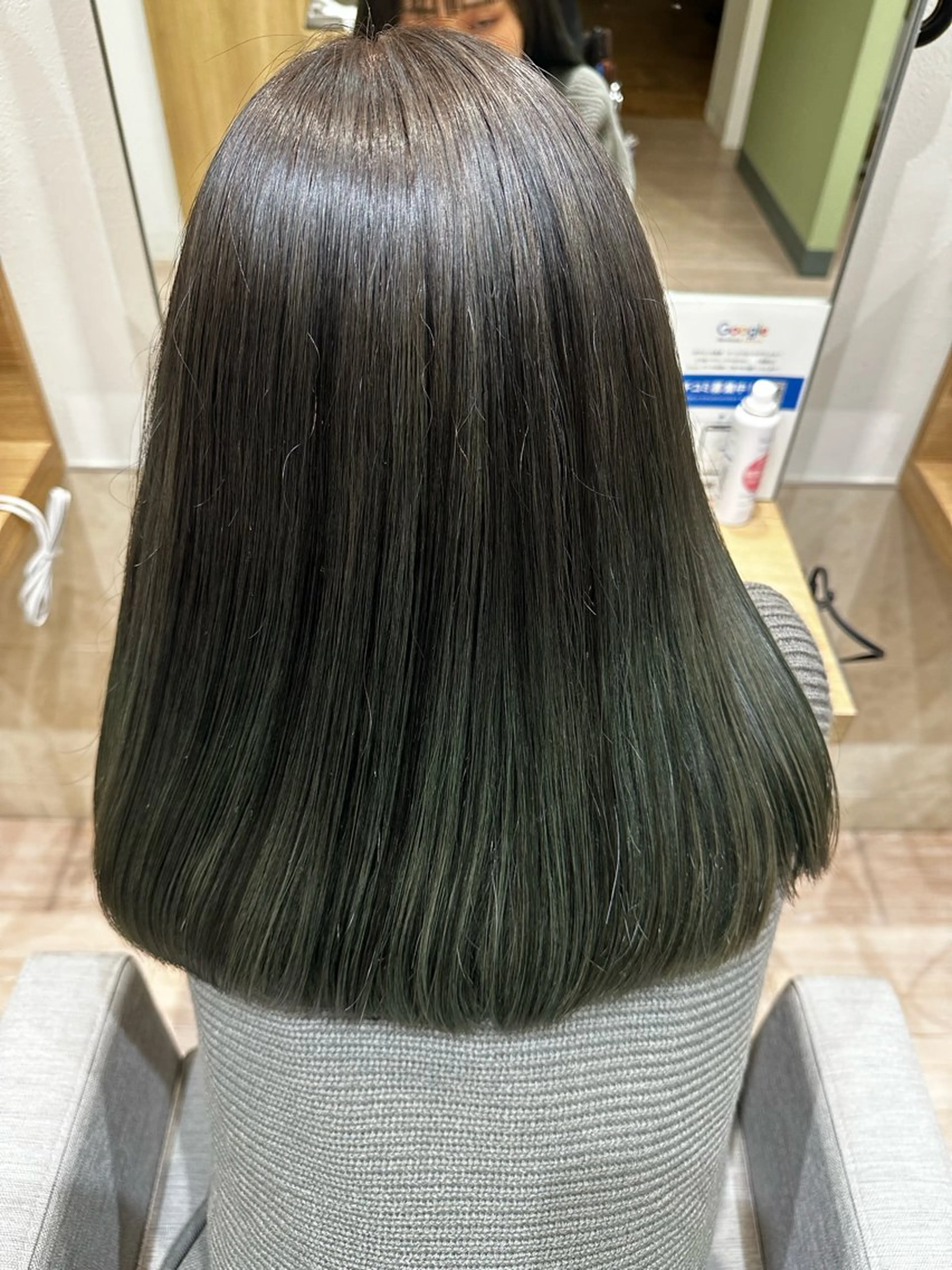 ロング カラー ブラウンカラー ダブルカラー グラデーションカラー オリーブブラウン hair make one 004所属・織田 ゆみのヘアスタイル