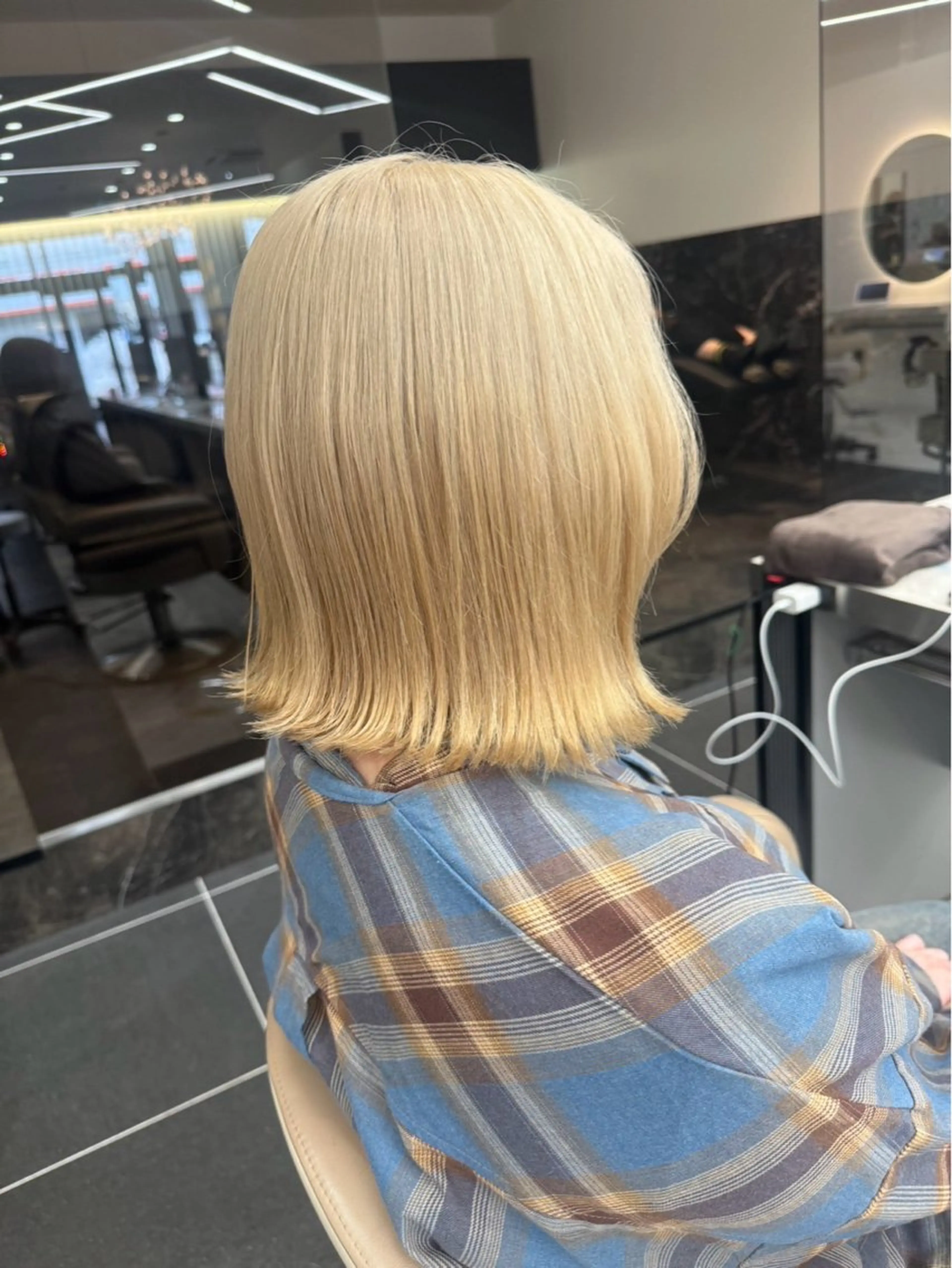 ミディアム カラー ブリーチ ブロンド ホワイトブロンド 💜オタク美容師💙 ゆうなのヘアスタイル