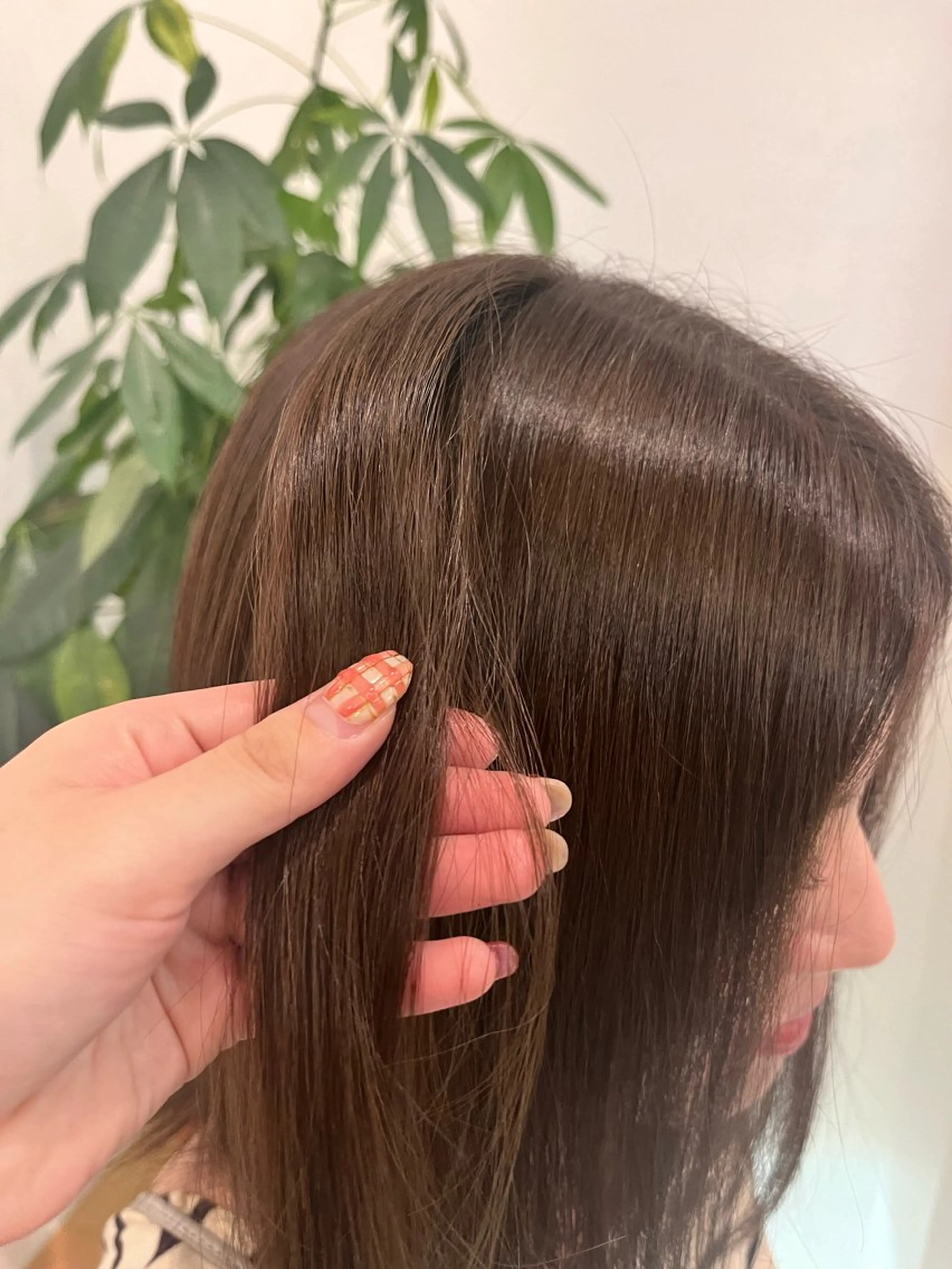 ミディアム アッシュ 八木 瑠奈のヘアスタイル