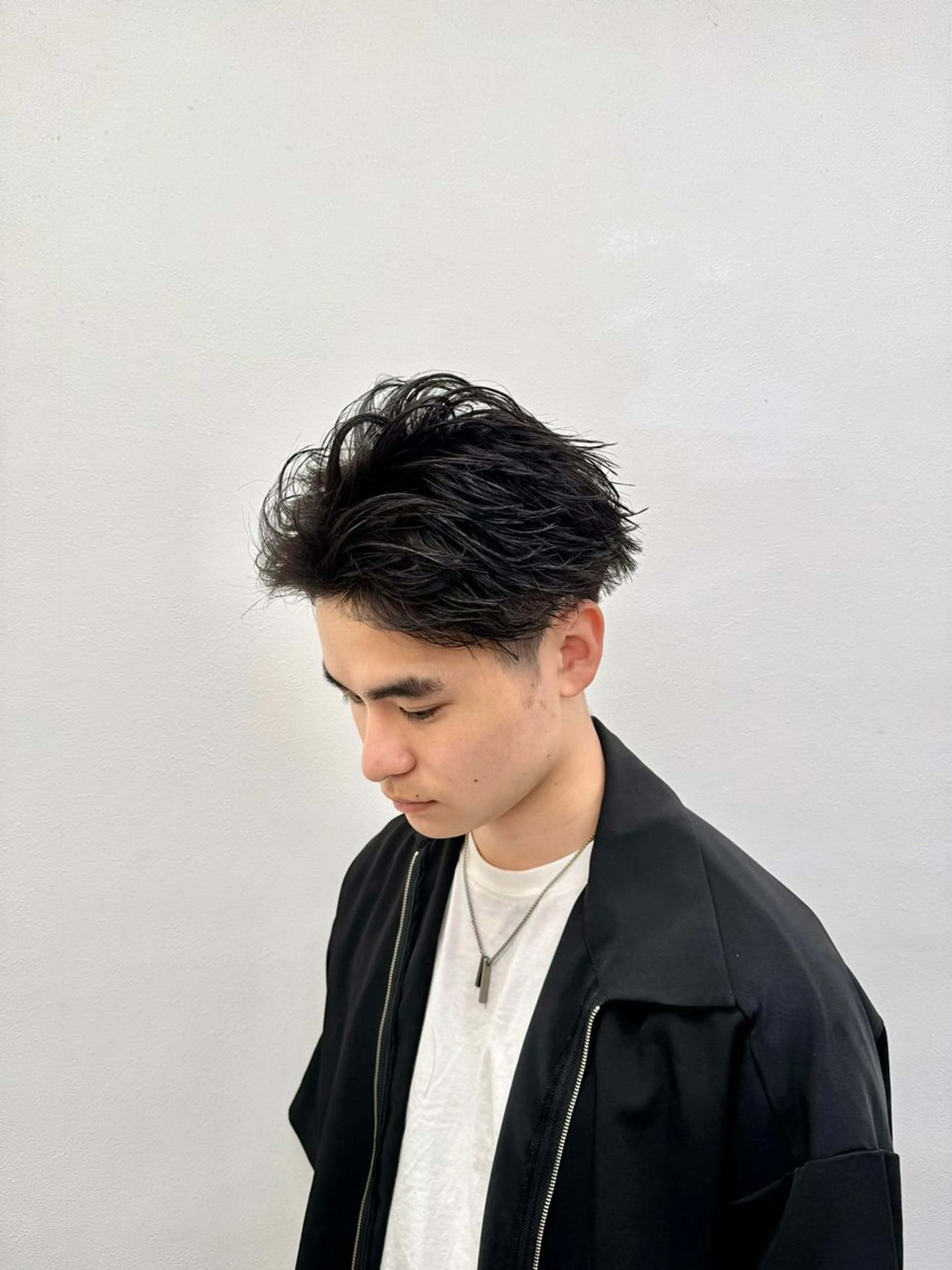 ショート パーマ ヘアアレンジ メンズ フェザーパーマ メンズパーマ カット パーマ トリートメント ヘッドスパ ヘアセット 艶カラー の達人のヘアスタイル