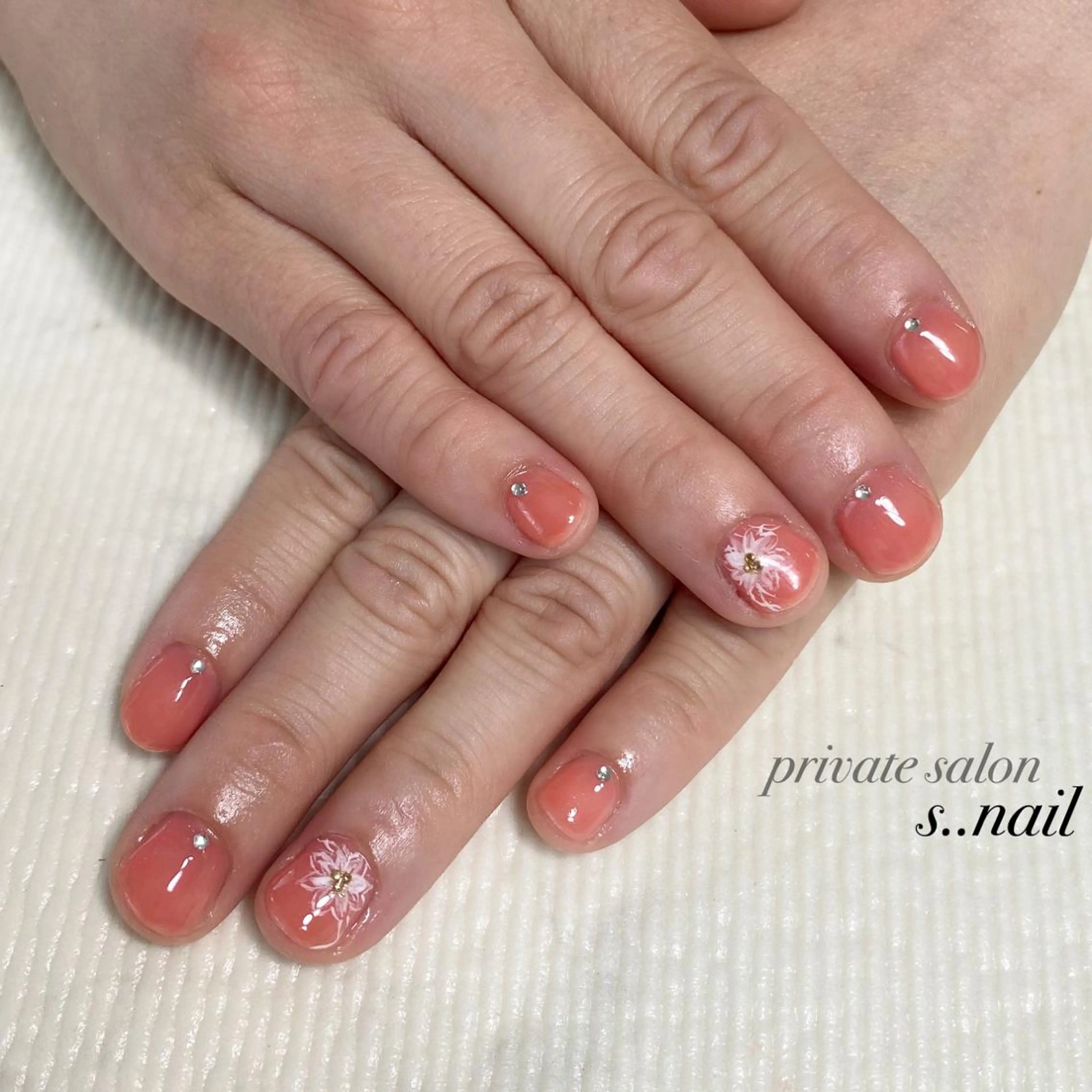 ネイル オレンジ ピンク ハンドネイル フットネイル s..nail / MORITAのネイルデザイン