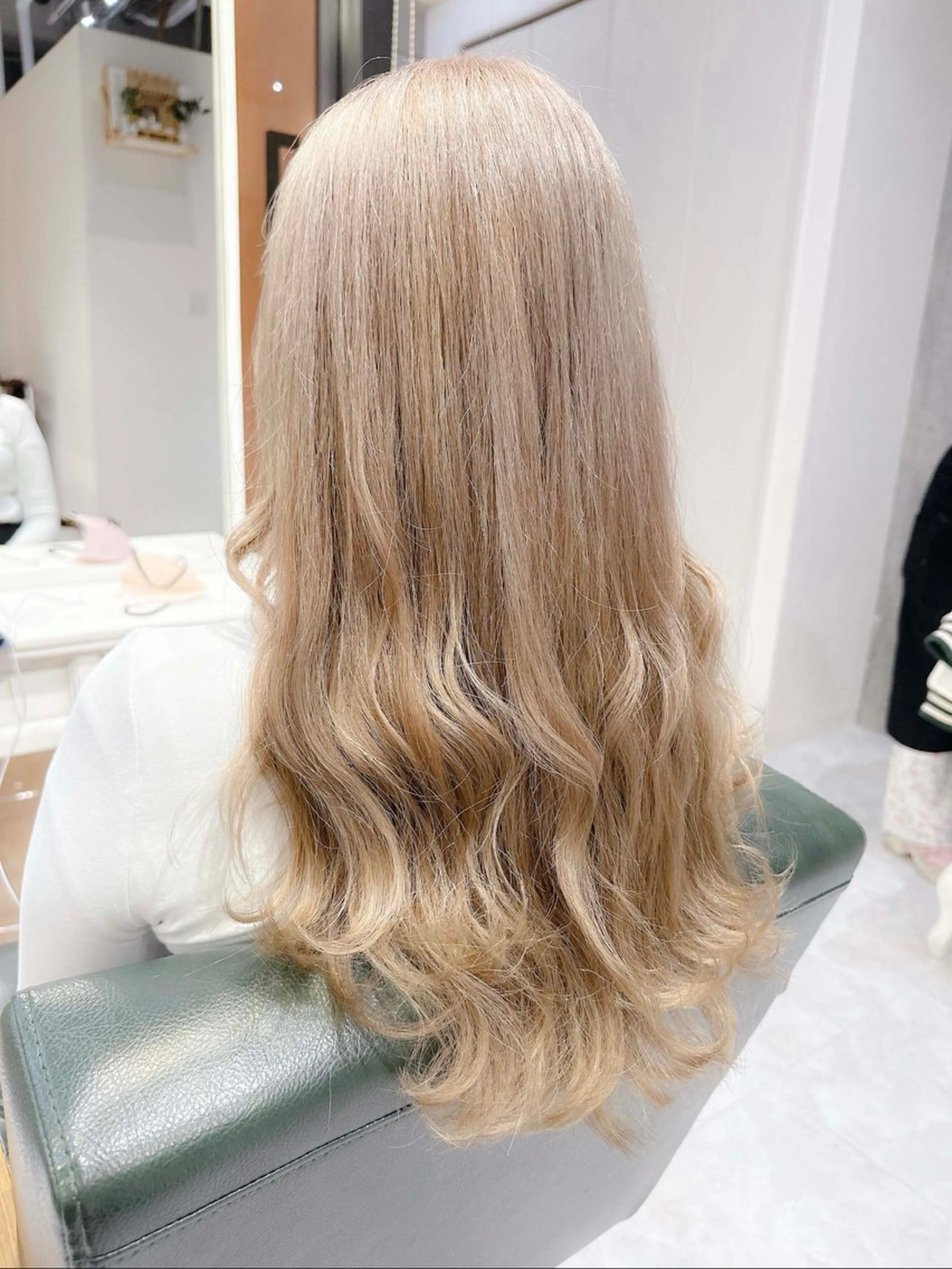 ロング カラー ブリーチ 透明感カラー ハイトーンカラー 𝐍𝐚𝐧𝐚{ 原宿/ハイトーン🫧のヘアスタイル