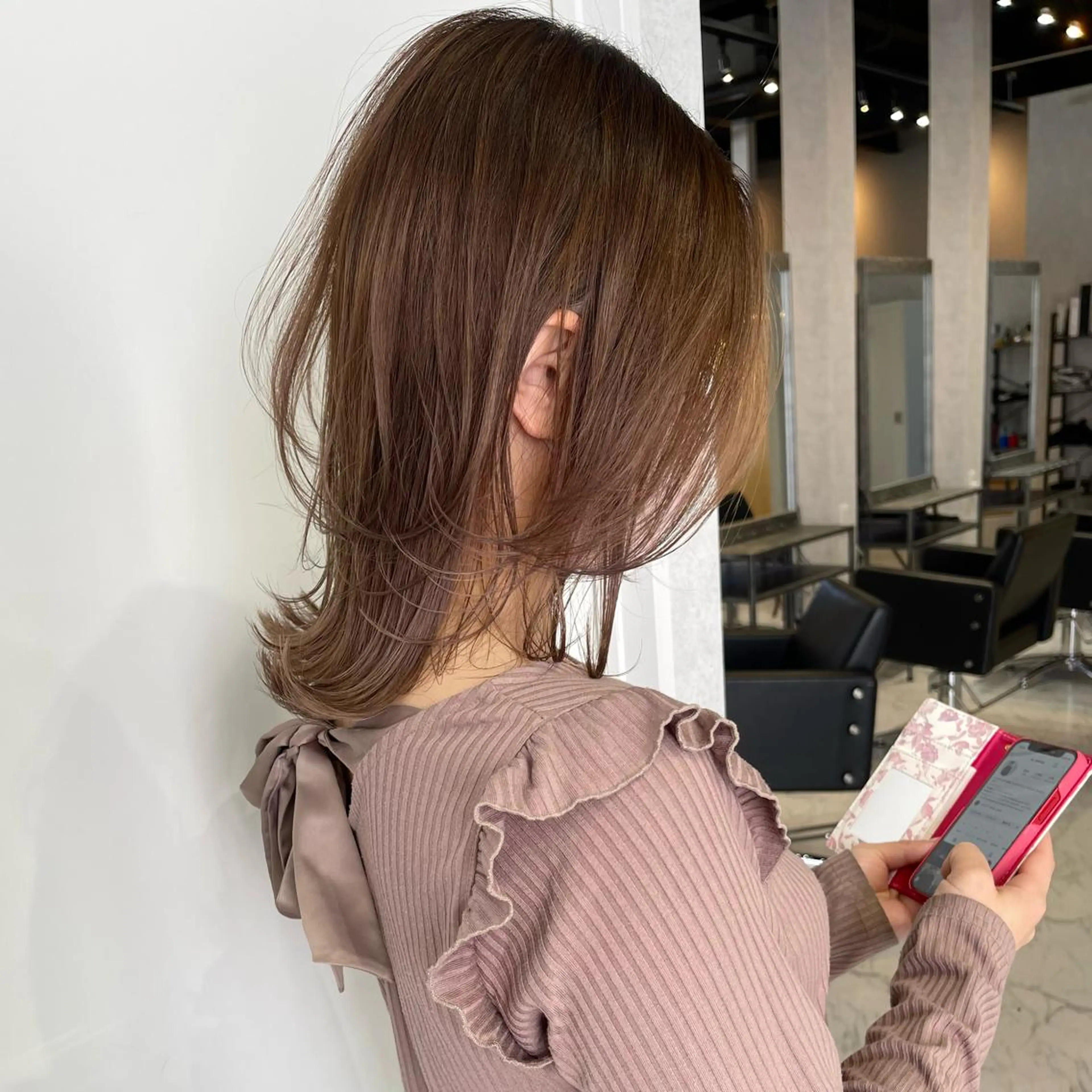 ミディアム カラー ヘアアレンジ バレイヤージュ デザインカラー ハイライトカラー 外国人風カラー ハイライト アンドウ ユウ/ レイヤーカット/韓国のヘアスタイル