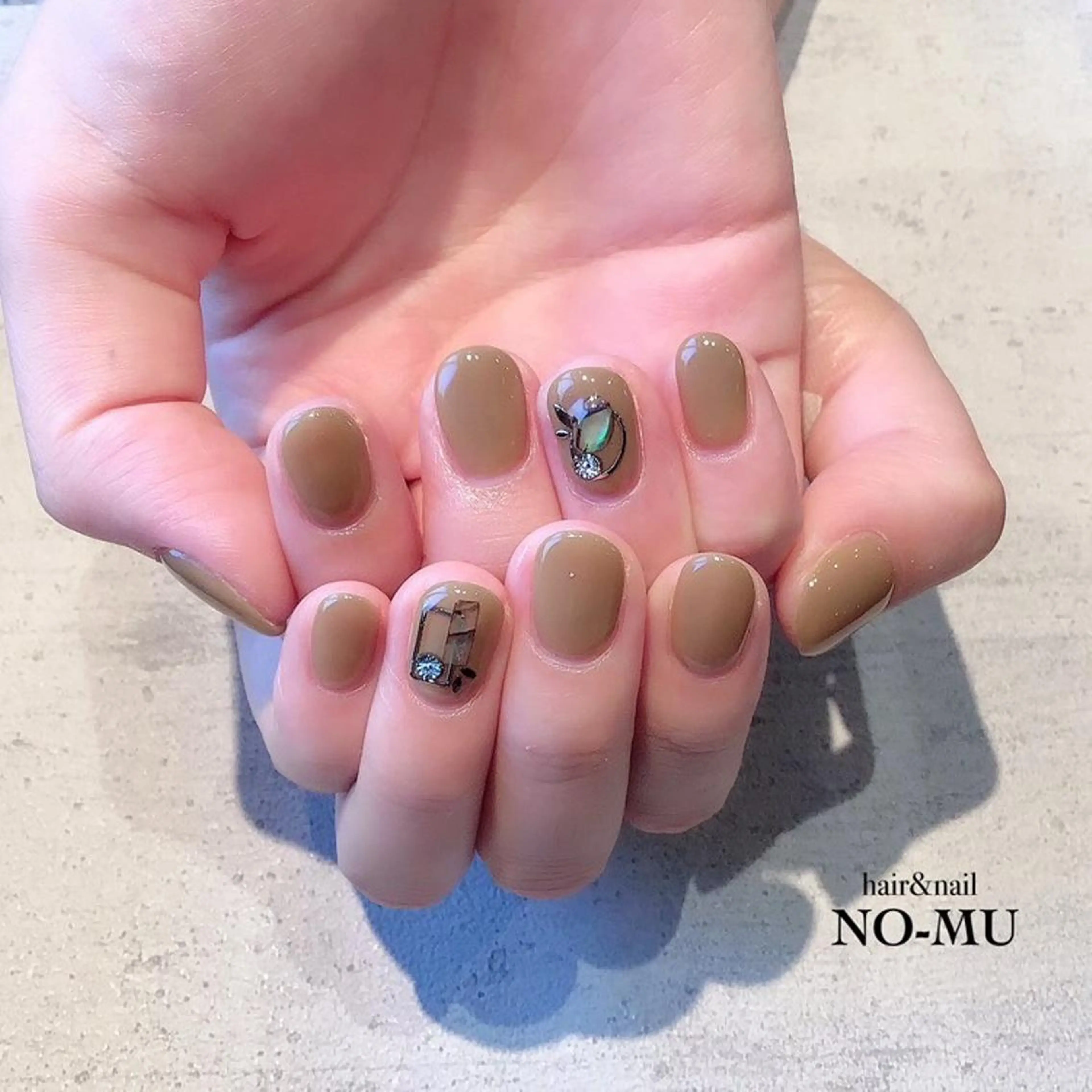 ネイル ストーンネイル hair＆nail NO-MU所属・hair＆nail NO-MUのネイルデザイン