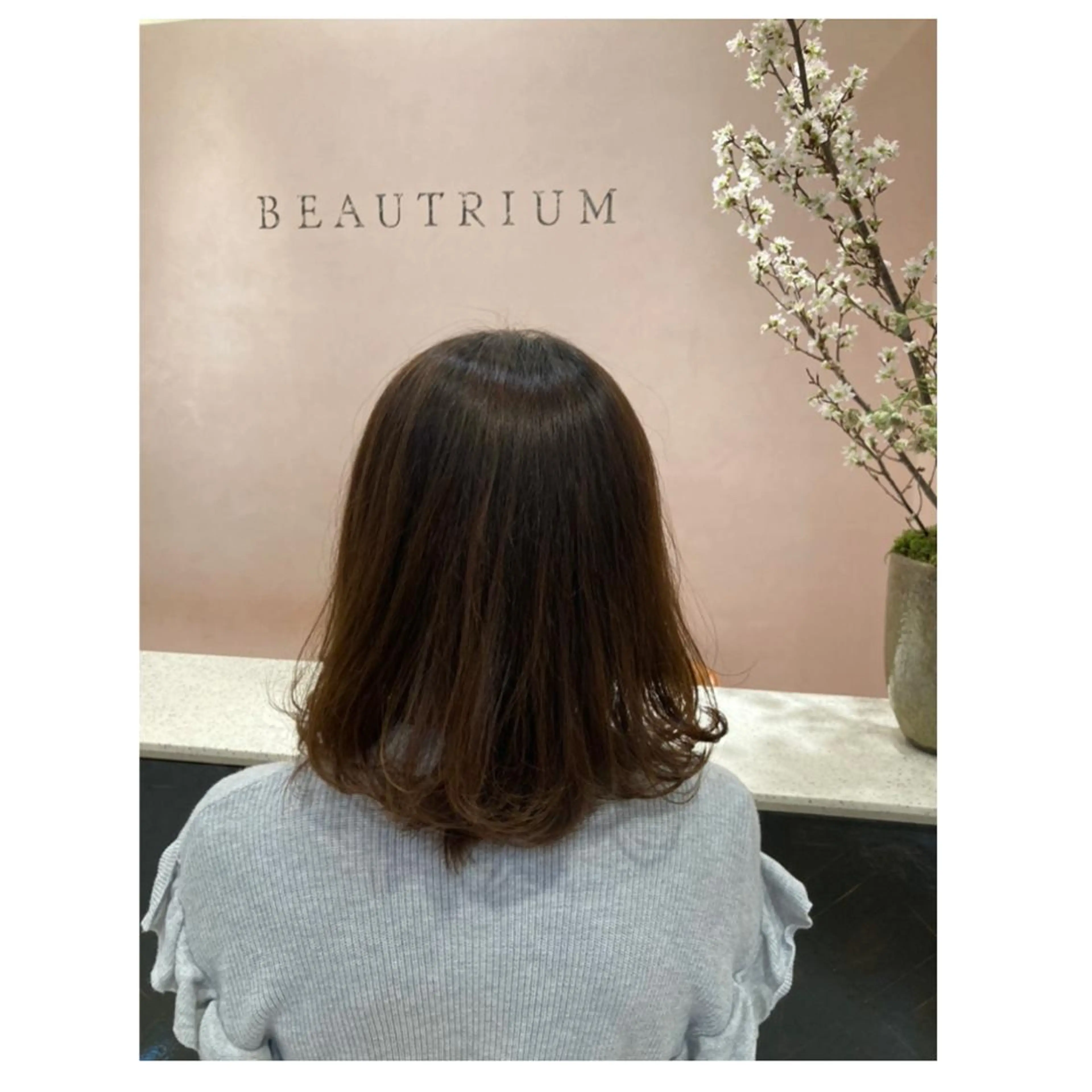 ミディアム カラー ショートカット／ 明千のヘアスタイル