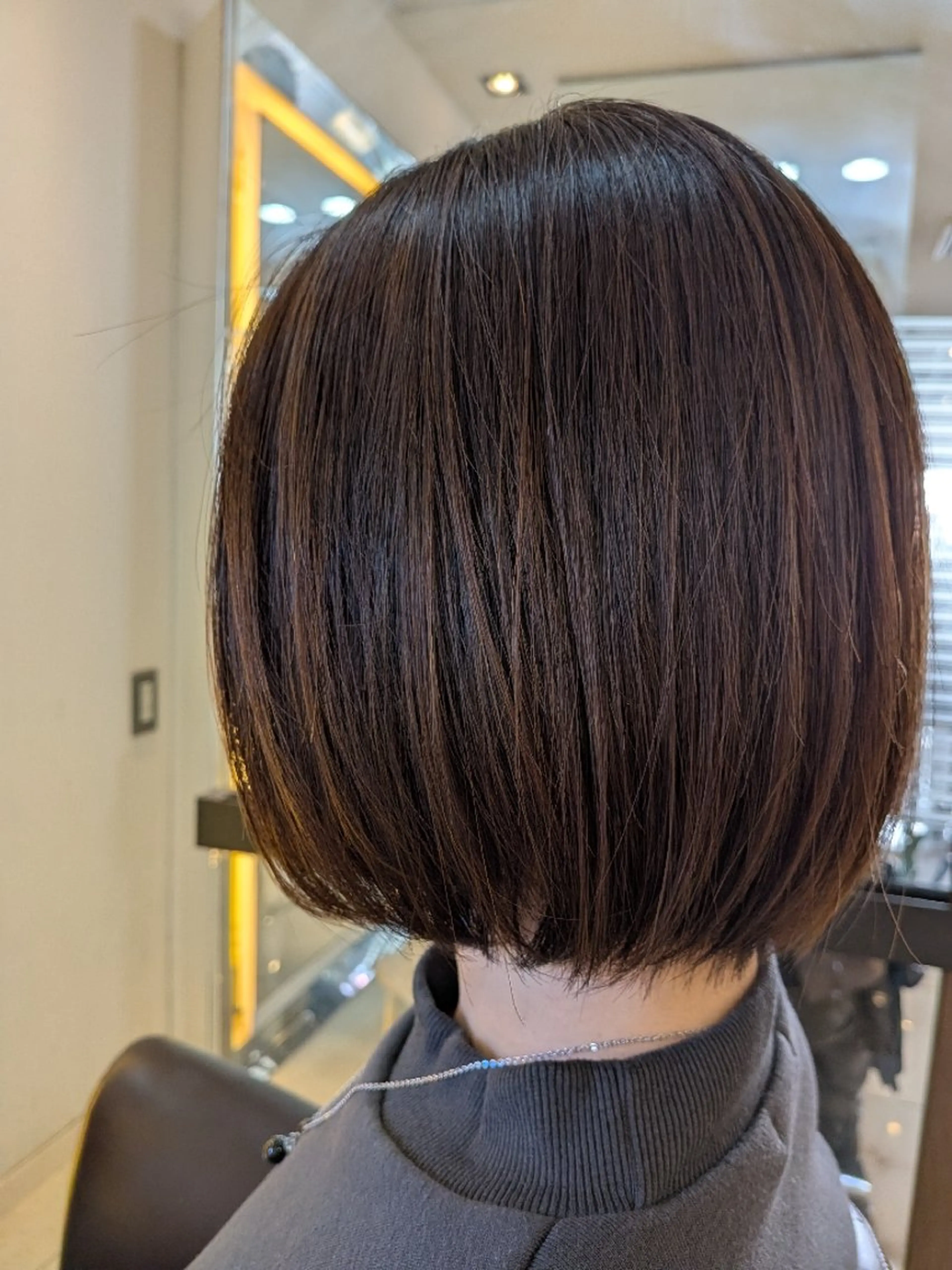 ショート カラー ショートボブ 丸みショート ボブ くびれヘア タンバルモリ カット　カラー　ボブ ショート切りっぱなしのヘアスタイル