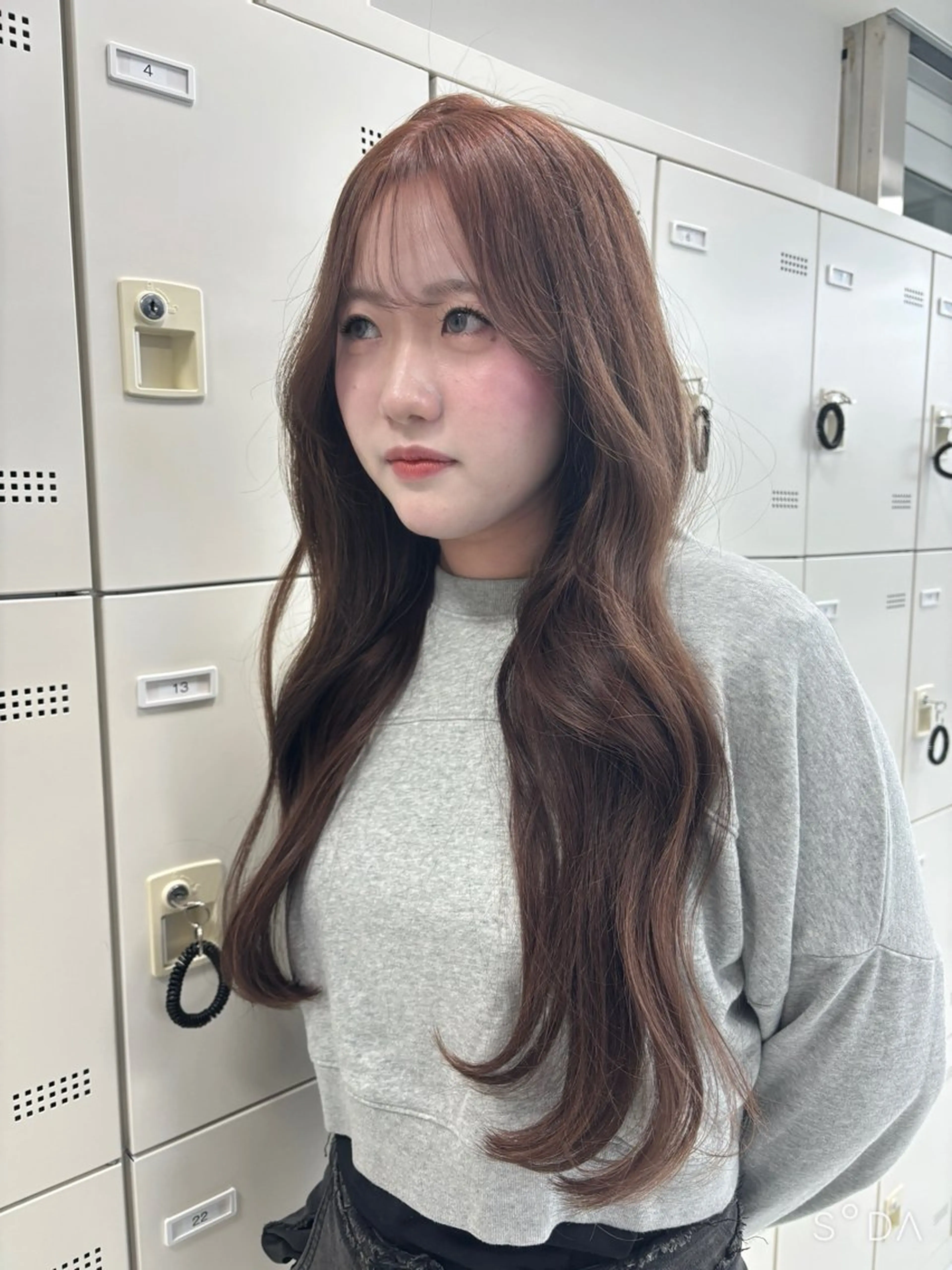 ロング ヘアカラー トリートメント ヘッドスパ ヘアセット 韓国ヘア/ブリーチ無 しWカラー/オリーブのヘアスタイル