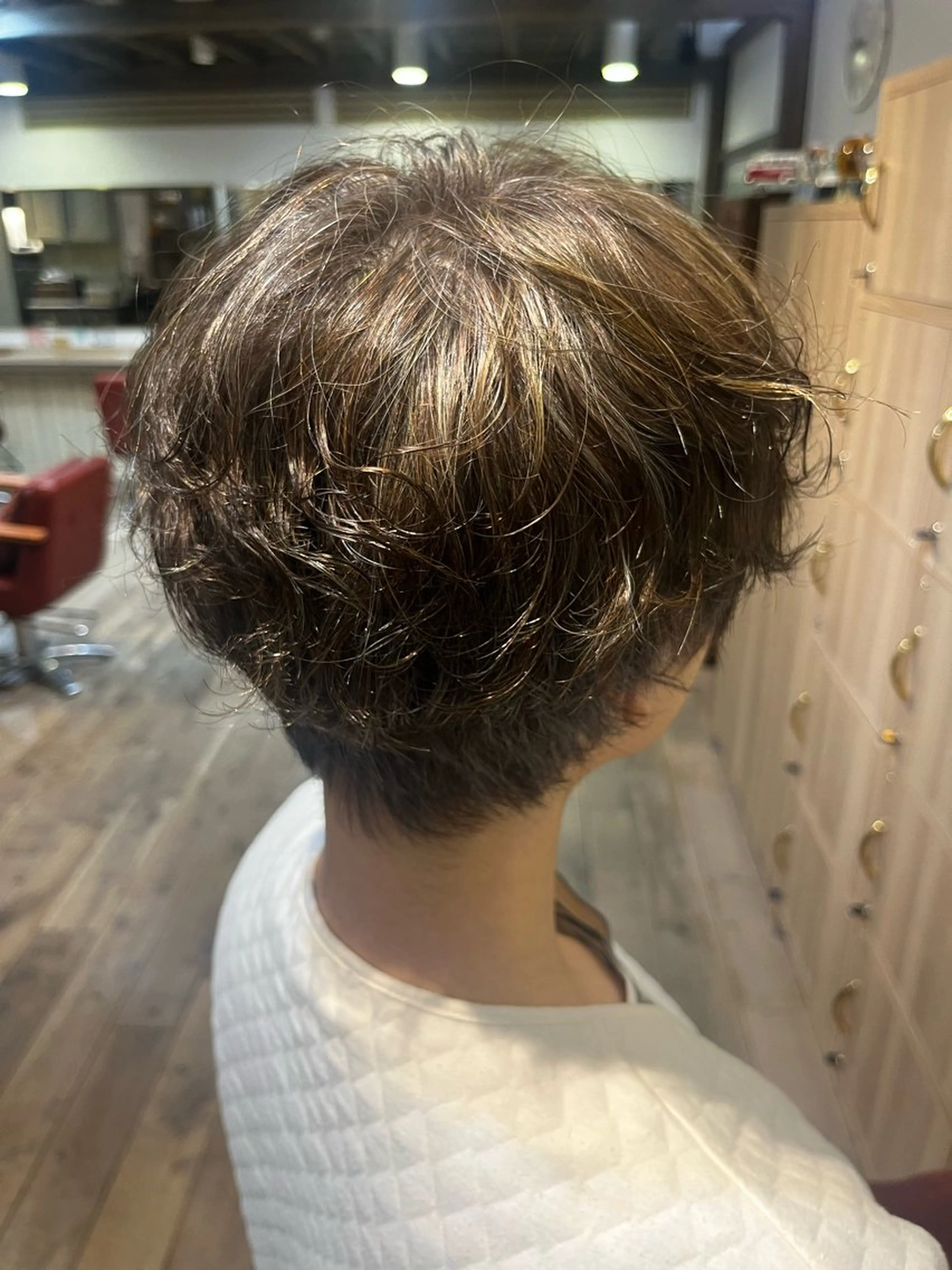 ショート パーマ ハイライト ショートヘア ニュアンスパーマ 臺 佳連のヘアスタイル