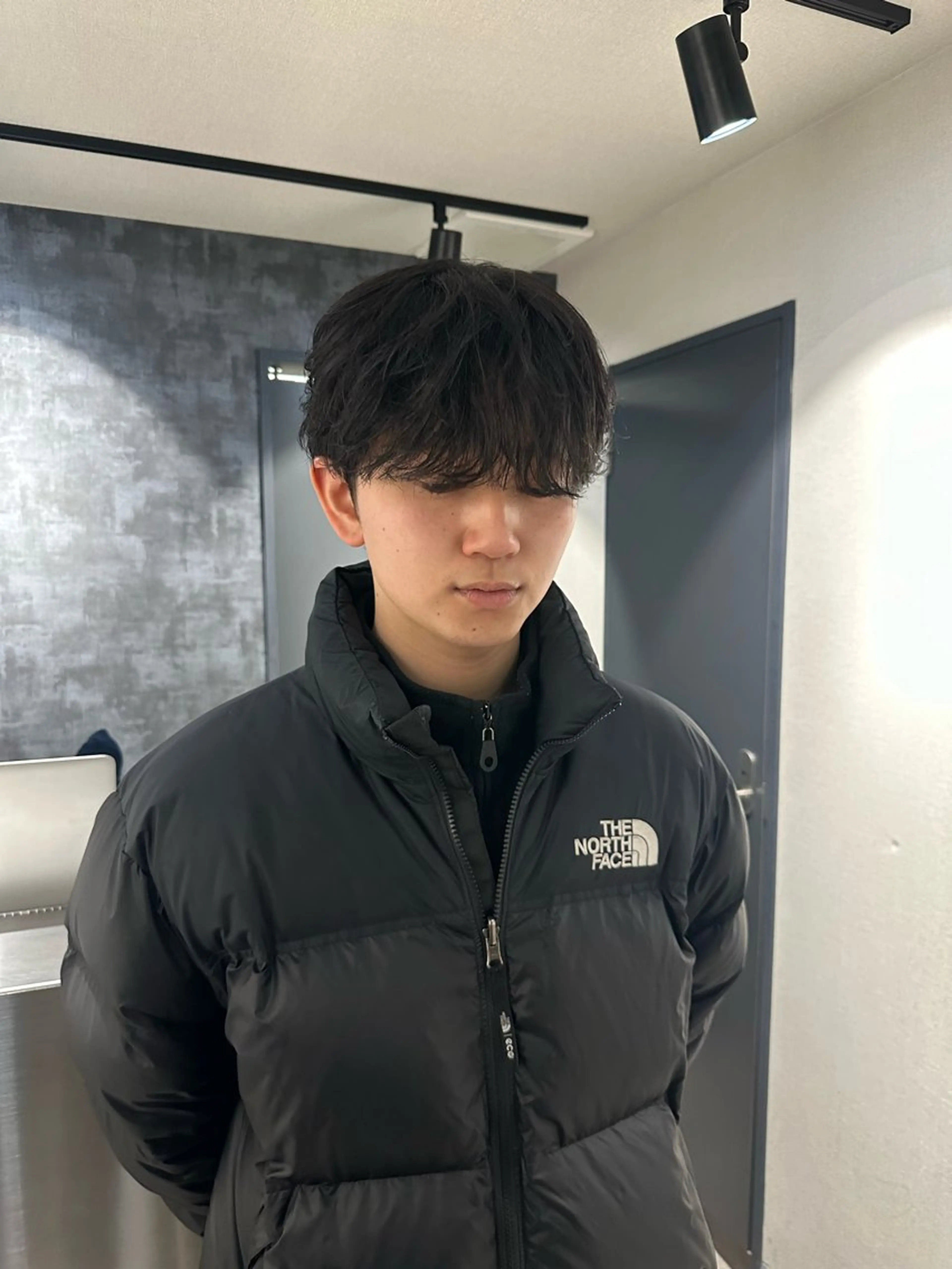 ミディアム パーマ メンズ カット パーマ SALOWIN 原宿 iori所属・🌟原宿指名No.1 センターパート⭐️のヘアスタイル