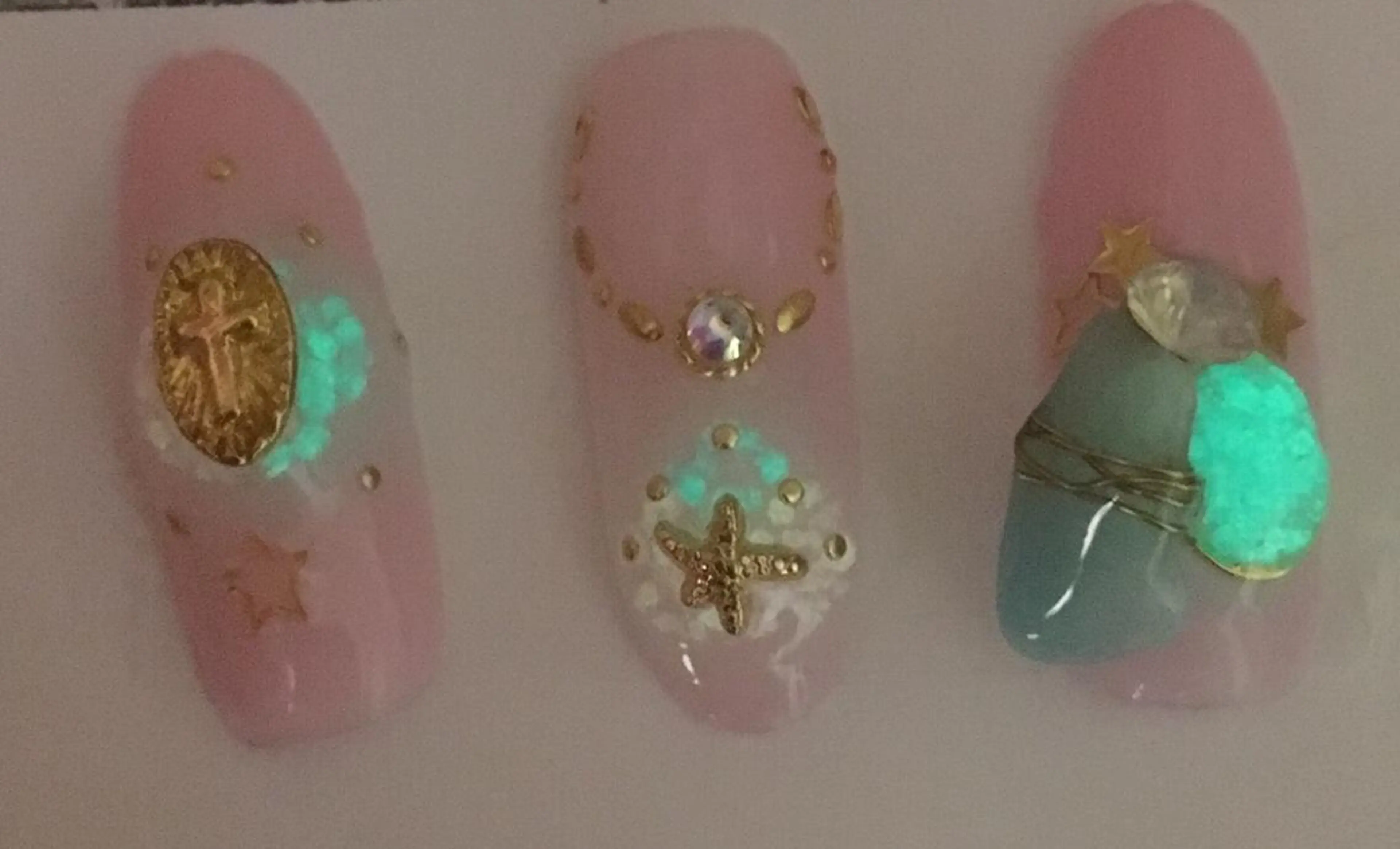 ミディアム カラー パーマ ヘアアレンジ メンズ キッズ ネイル マツエク・マツパ アートネイル フットネイル ジェルネイル キラキラネイル スカルプネイル NAILSGOGO shibuyaのネイルデザイン