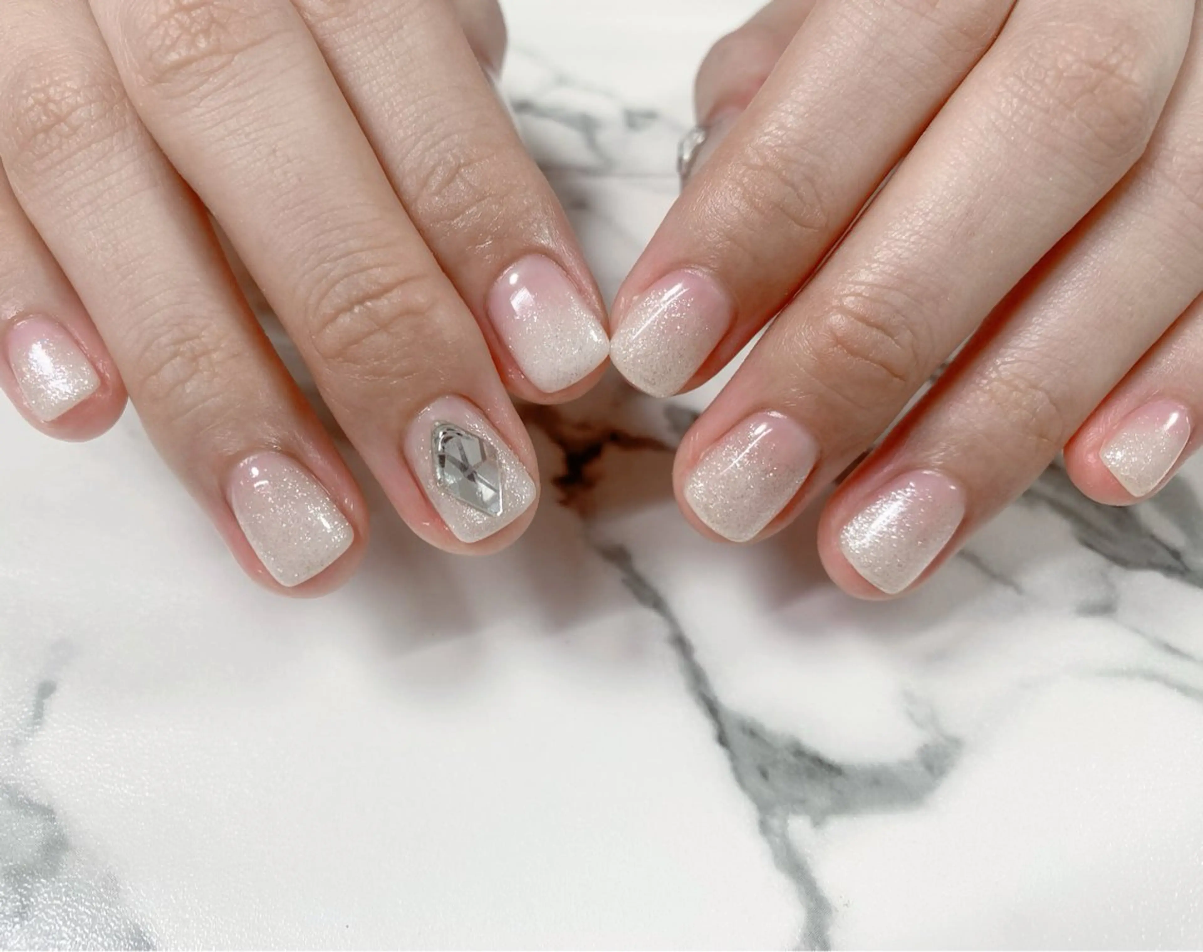 ネイル グラデーション ラメ(グリッター) ラメグラデーション Q Free nailsのネイルデザイン