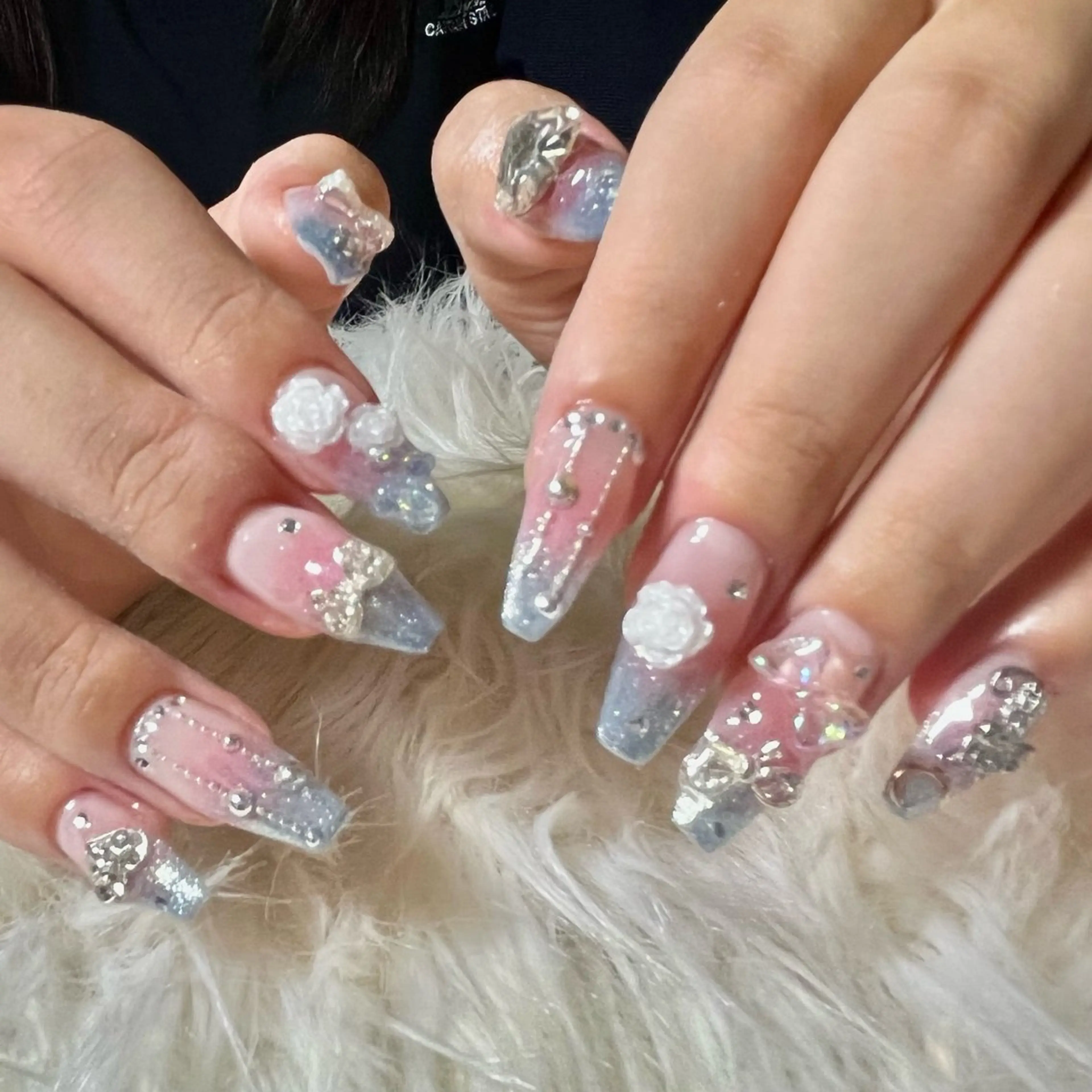 ネイル チークネイル ラメ(グリッター) ラメグラデーション ハンドネイル ハンドケア hohomi .のネイルデザイン