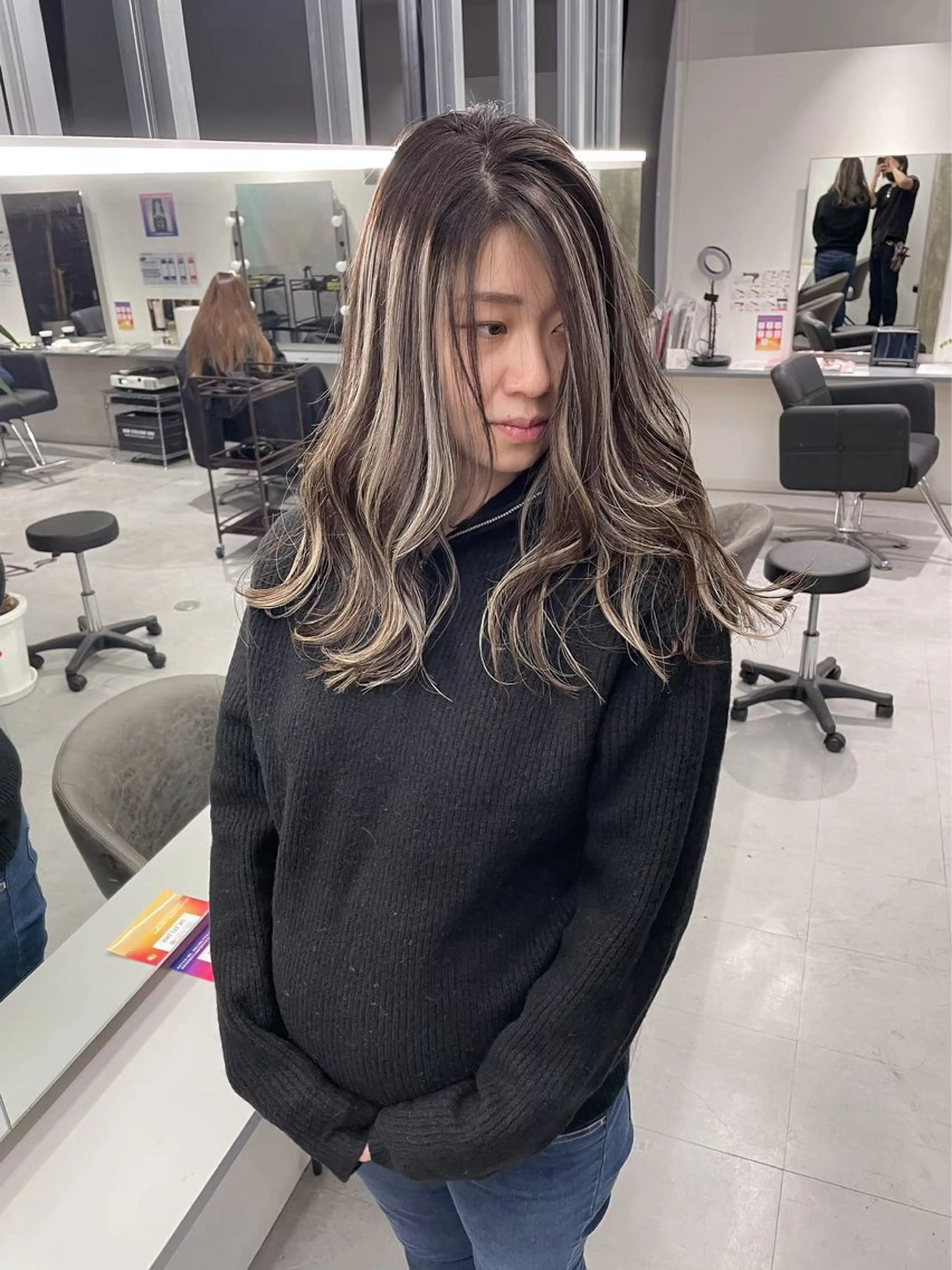セミロング カラー ベージュカラー ブリーチ ハイライトカラー ハイライト 髪質改善SALON MIST+所属・荒金 大翔のヘアスタイル