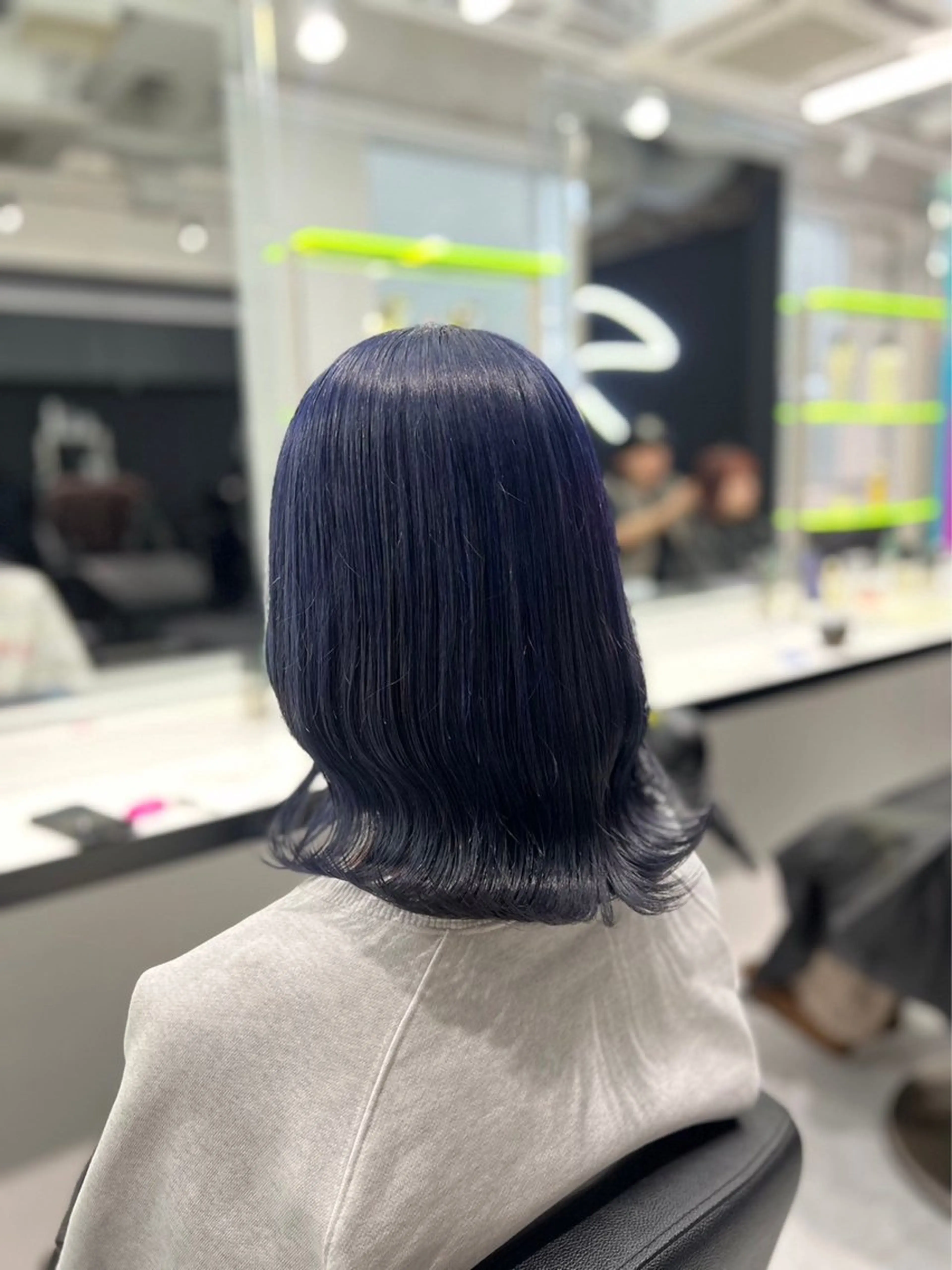 セミロング カラー パーマ ヘアアレンジ 透明感ブリーチカラー 🌈TOMOHIROのヘアスタイル