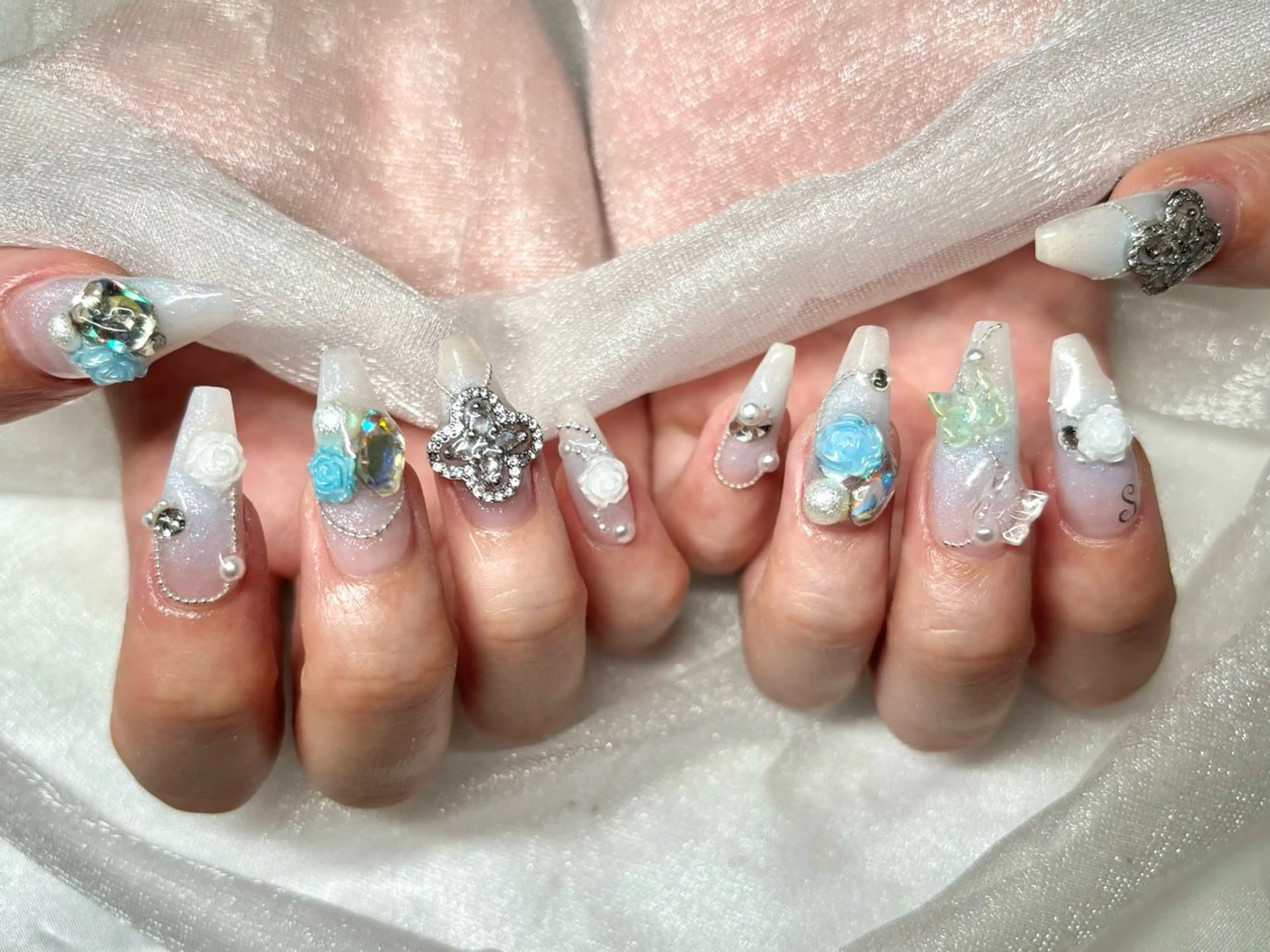 ネイル Roi〈ロワ〉 Akariのネイルデザイン